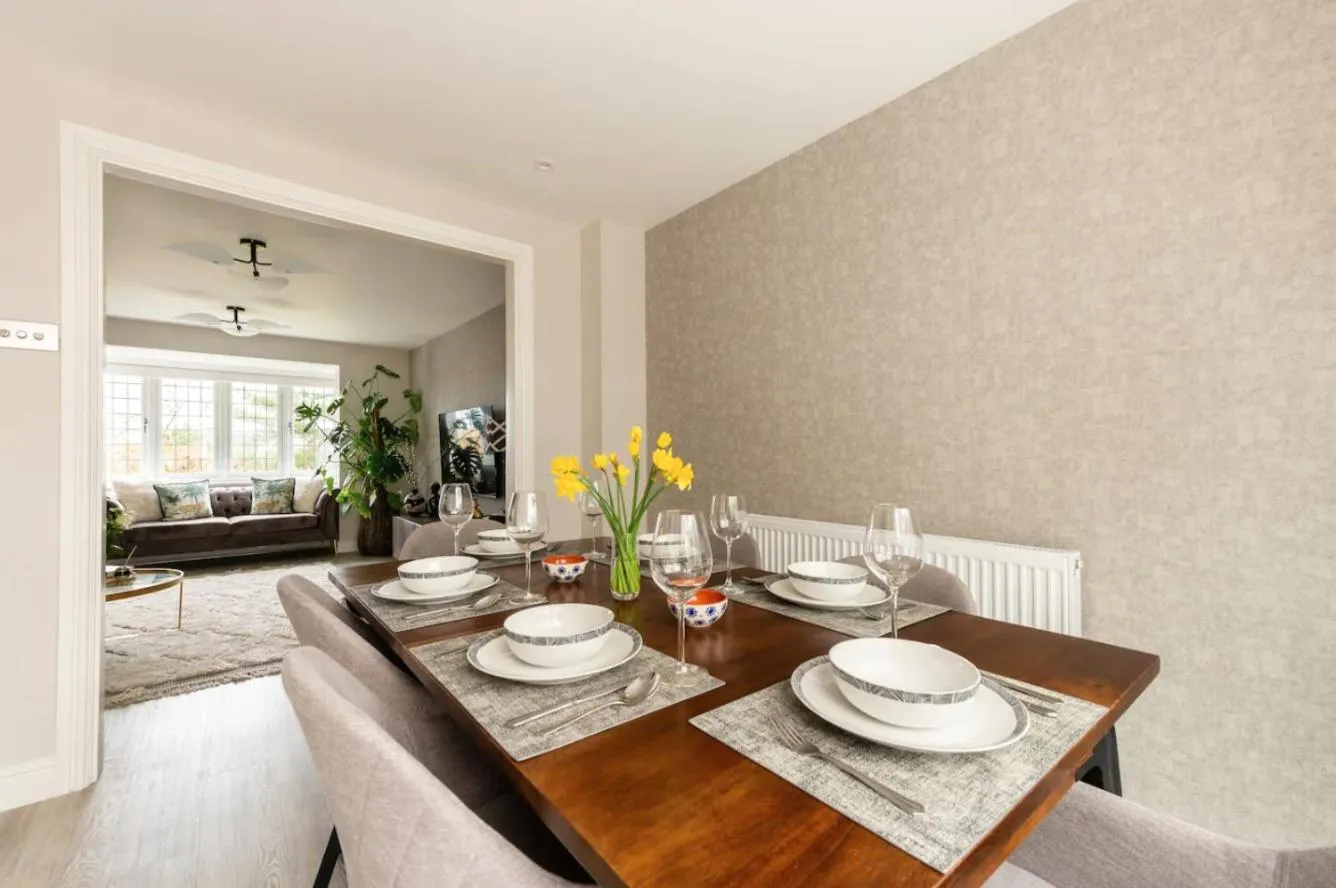 Dining area in Virginia Water Family Getaway