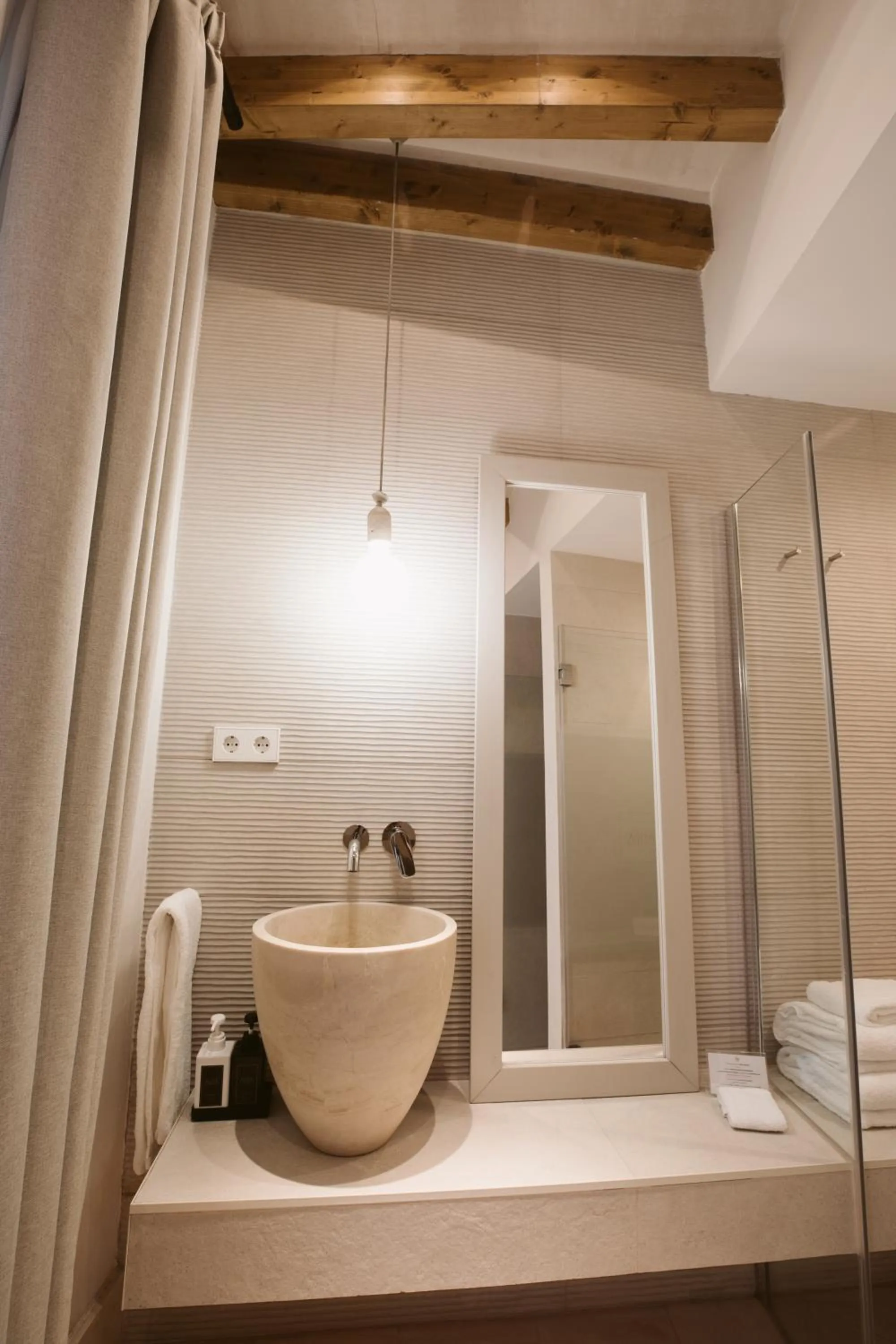 Shower in Casa Aura Hotel