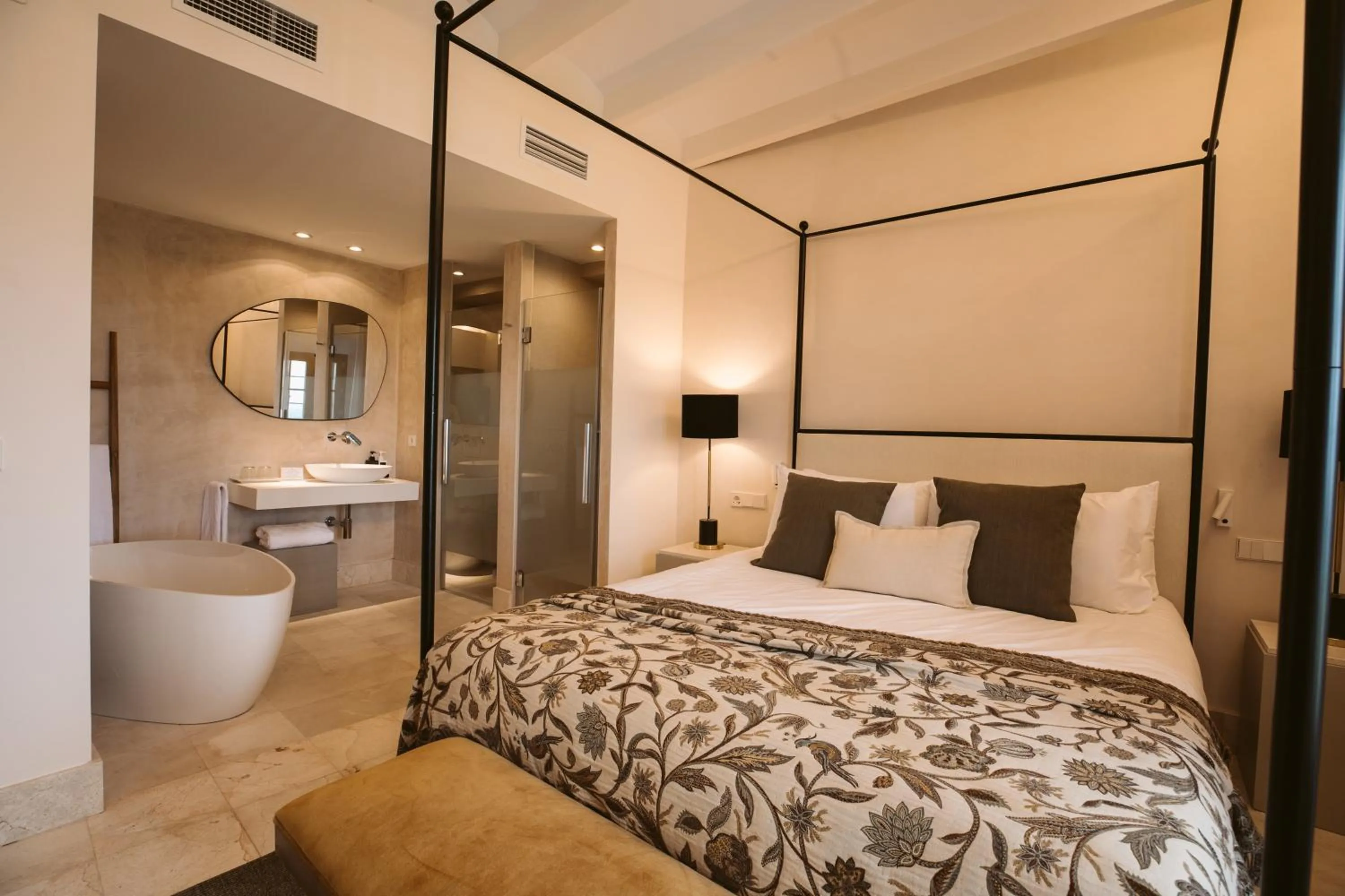 Bedroom, Bed in Casa Aura Hotel