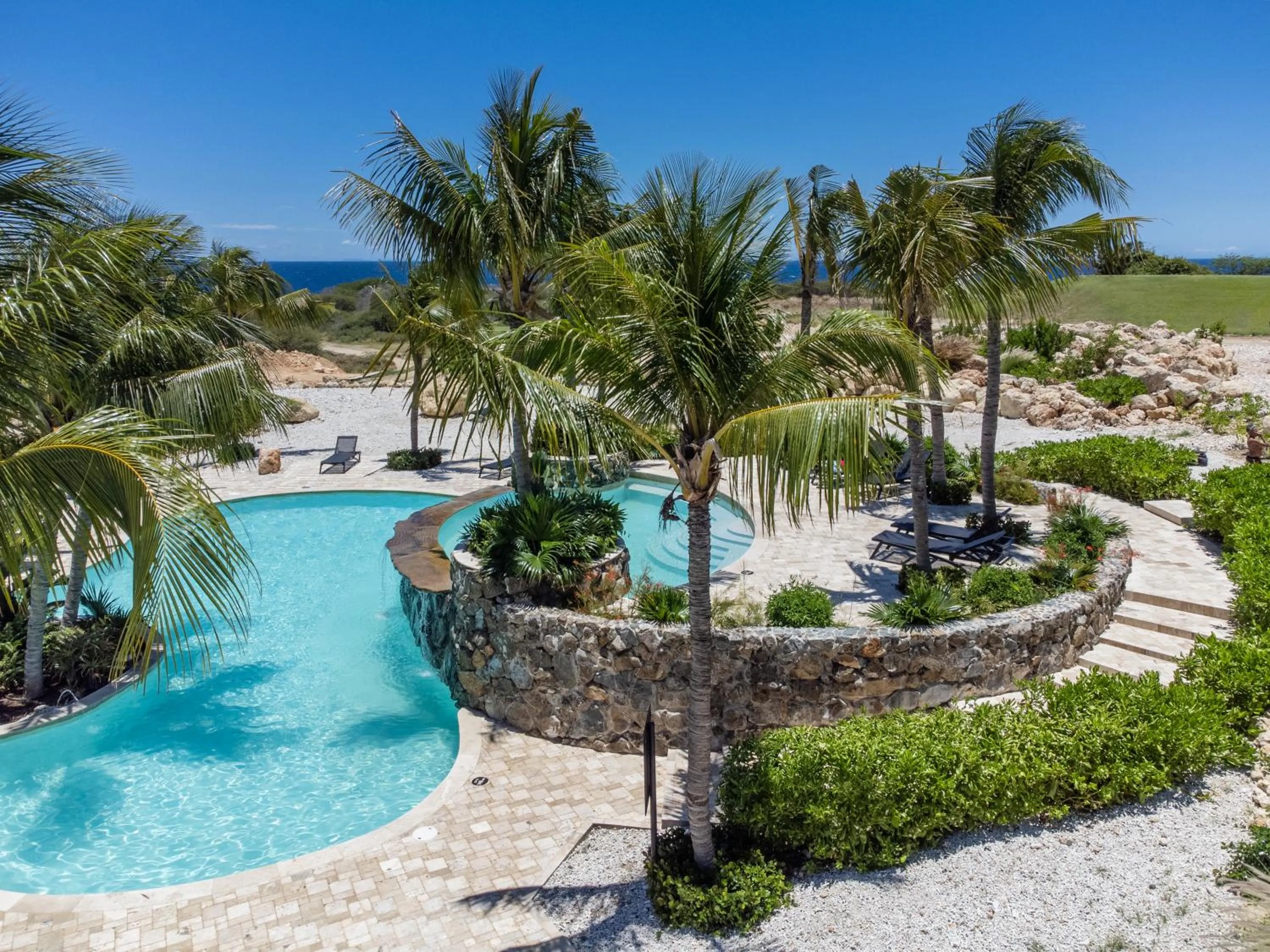 Swimming pool in Blue Bay - The Reef