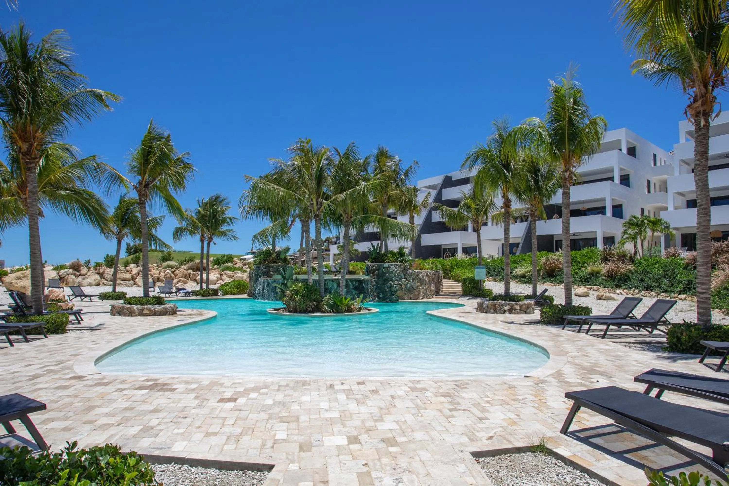 Swimming pool in Blue Bay - The Reef