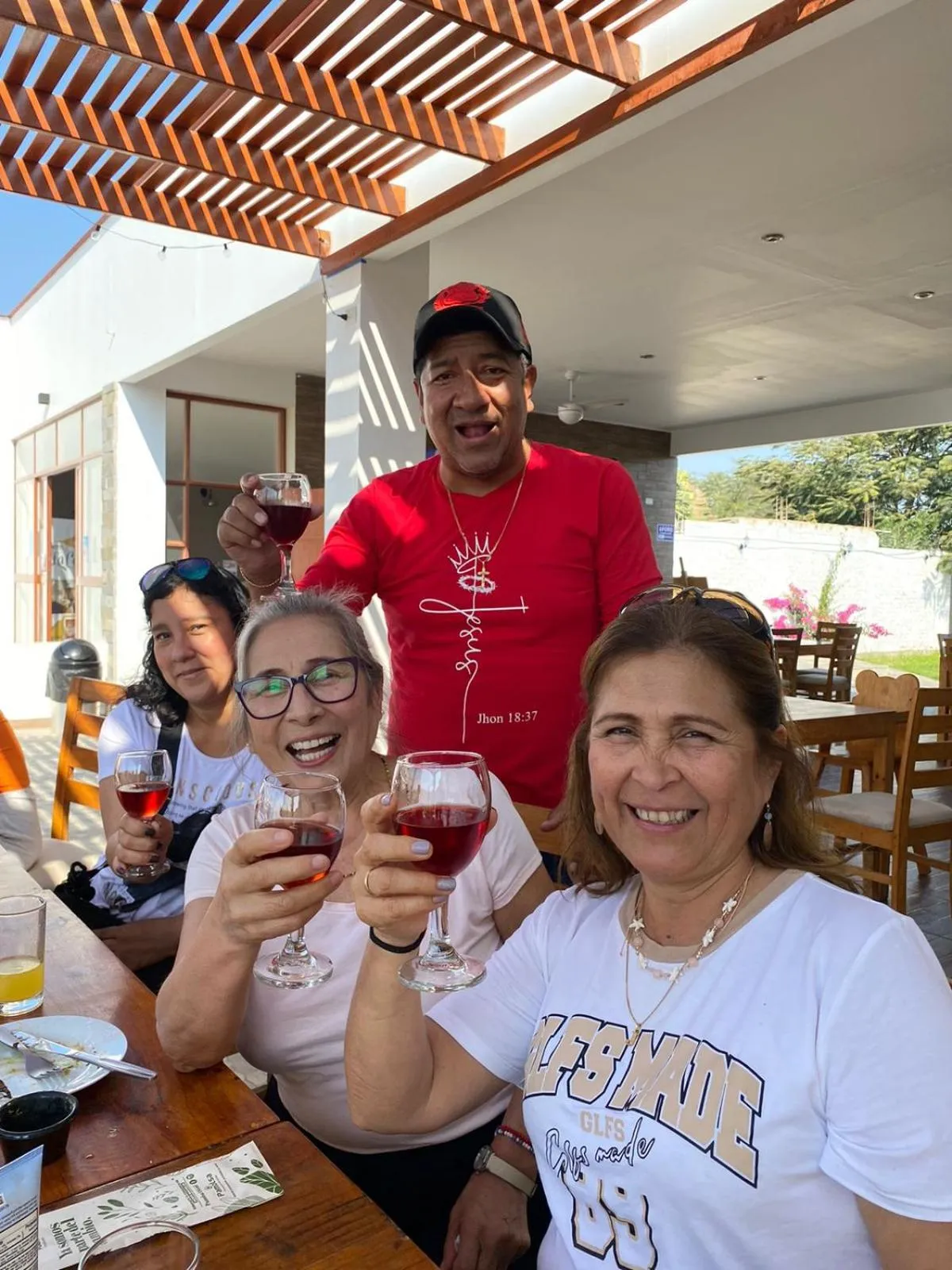 Restaurant/places to eat in Hotel La Colina