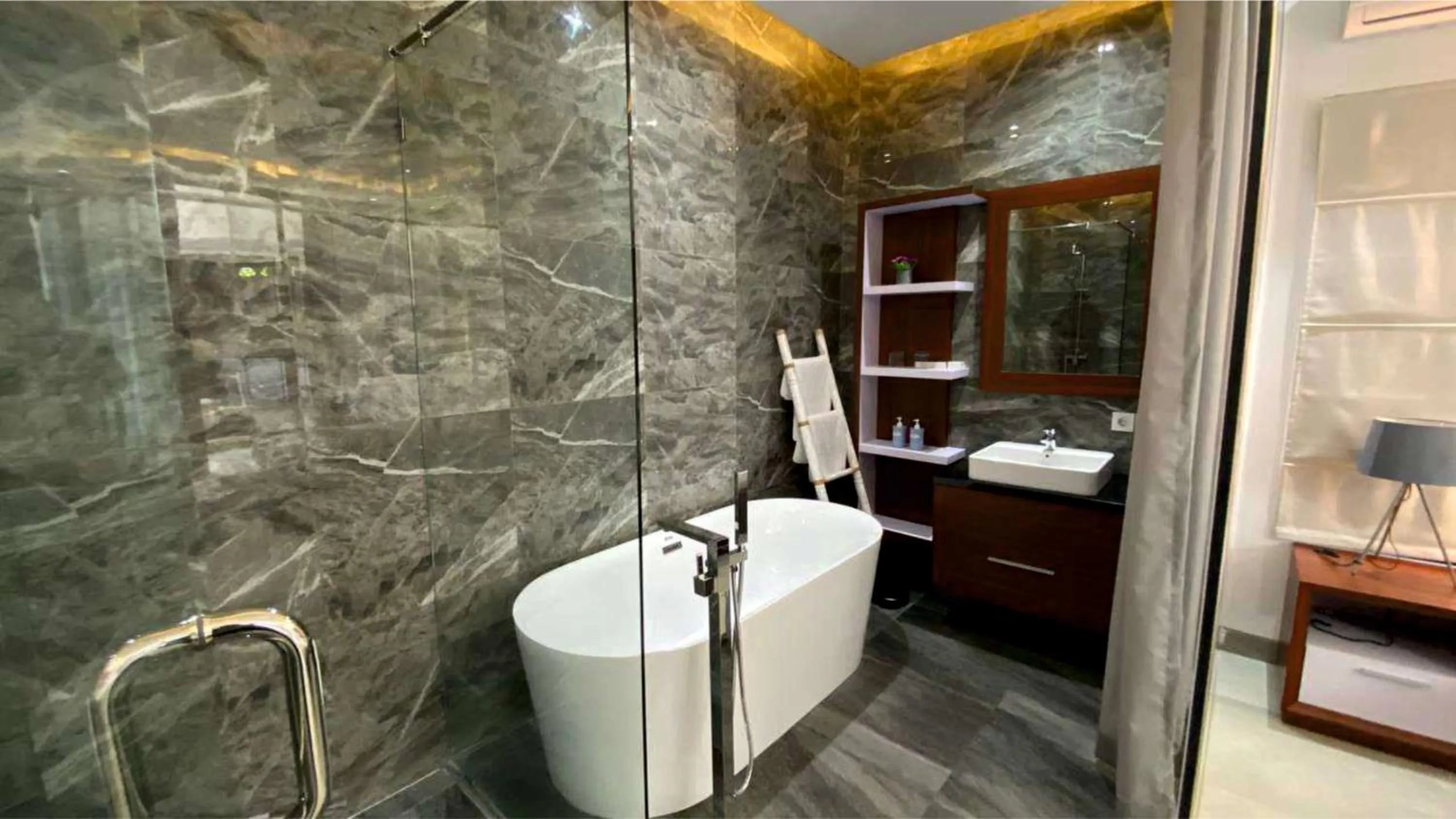 Shower in Puri Keraton Seminyak