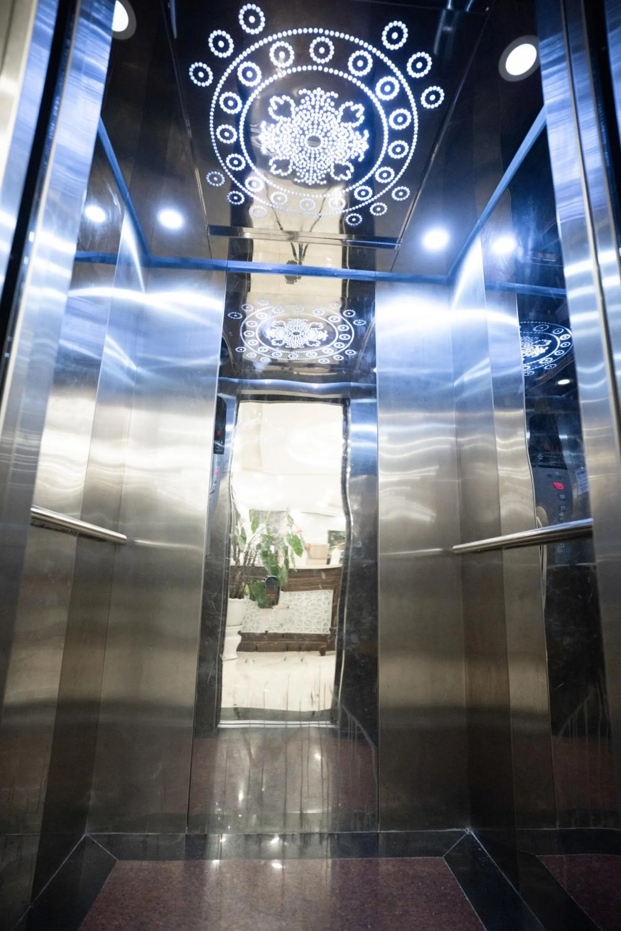 elevator in Mai Khanh Hotel