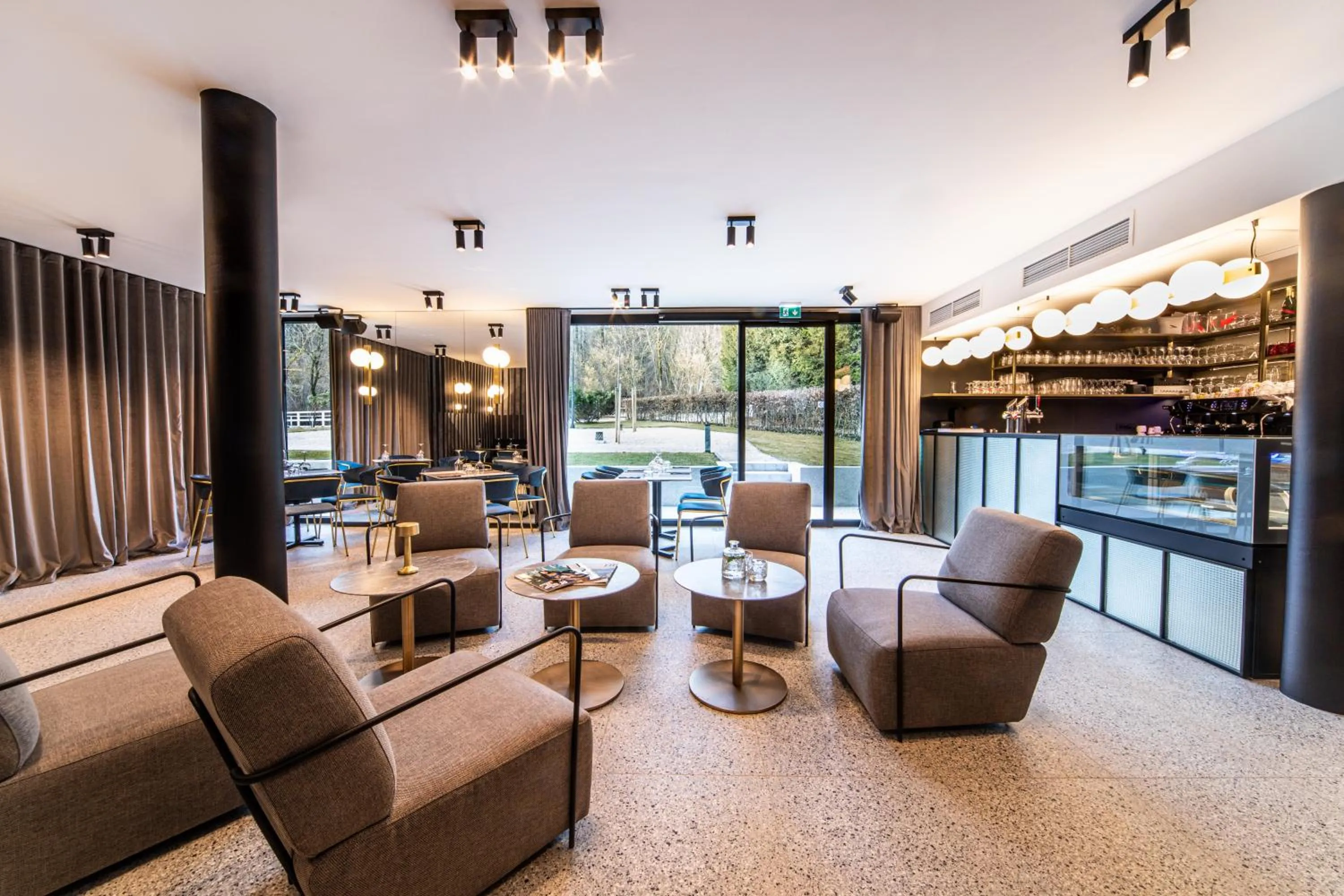 Restaurant/places to eat in Hotel Čad