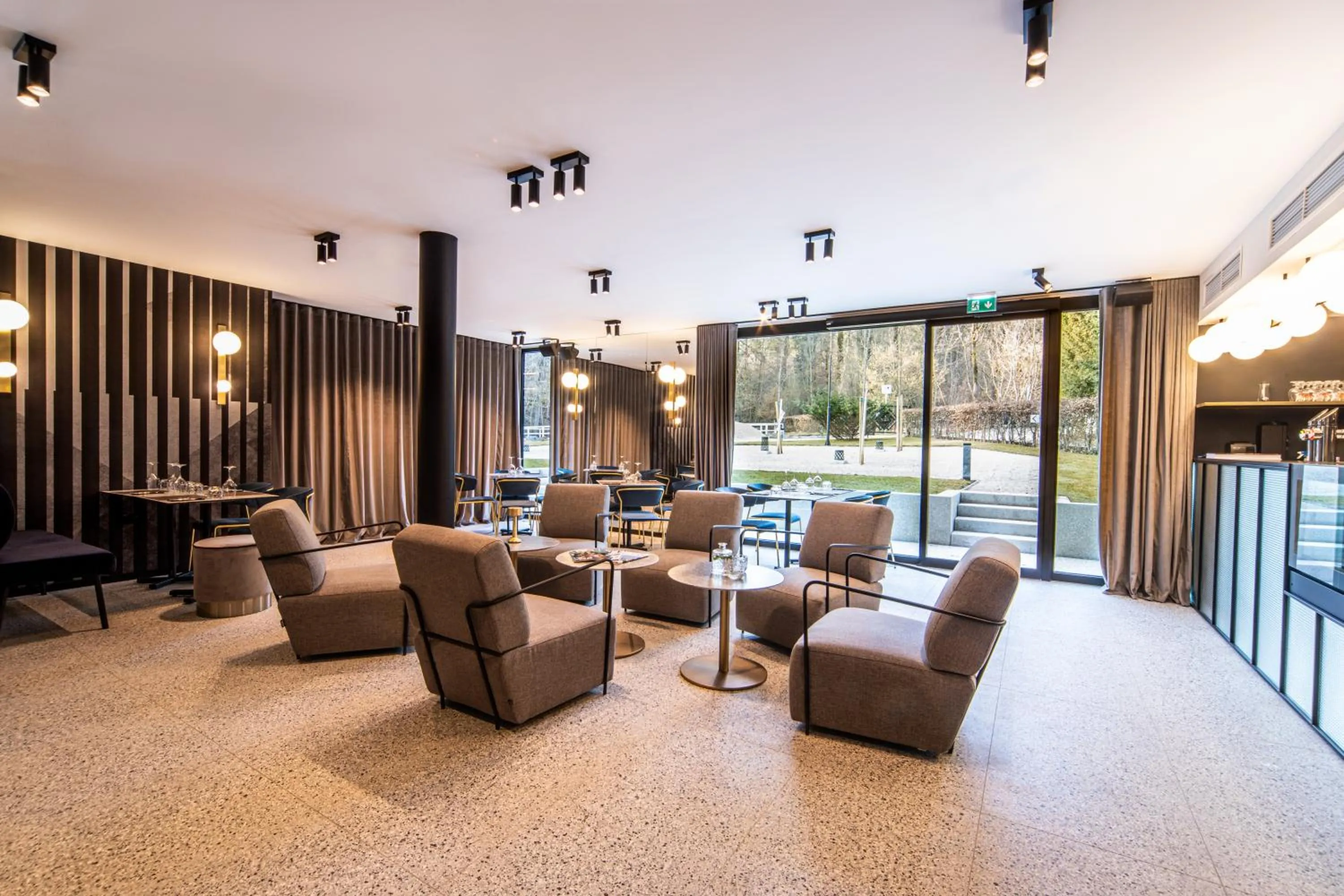 Restaurant/places to eat in Hotel Čad