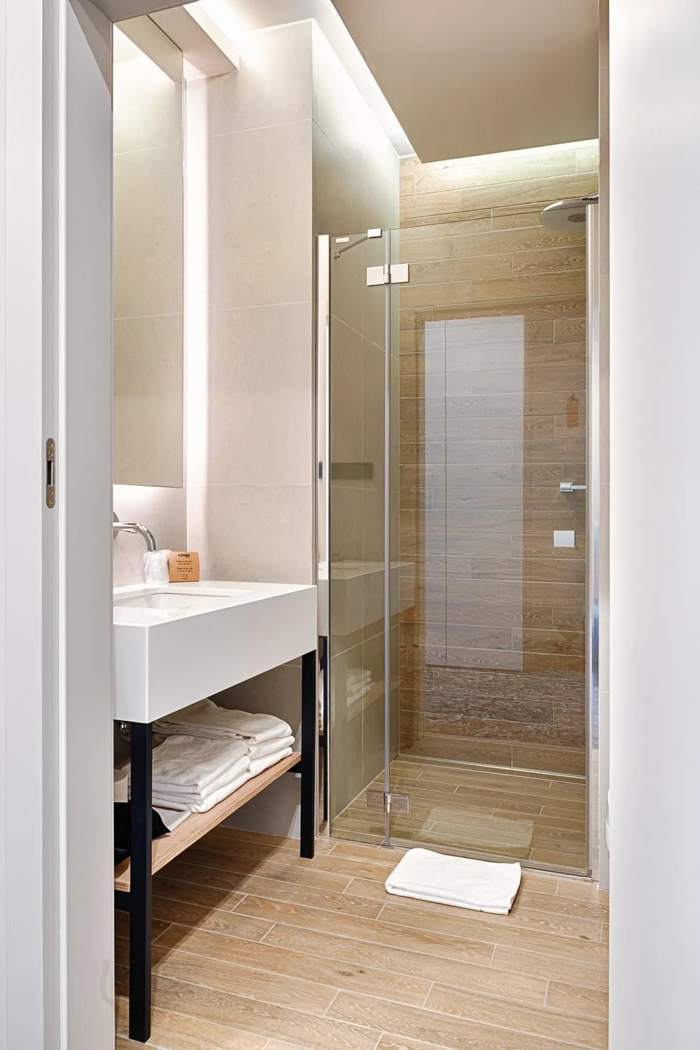 Shower in Hotel The Loom