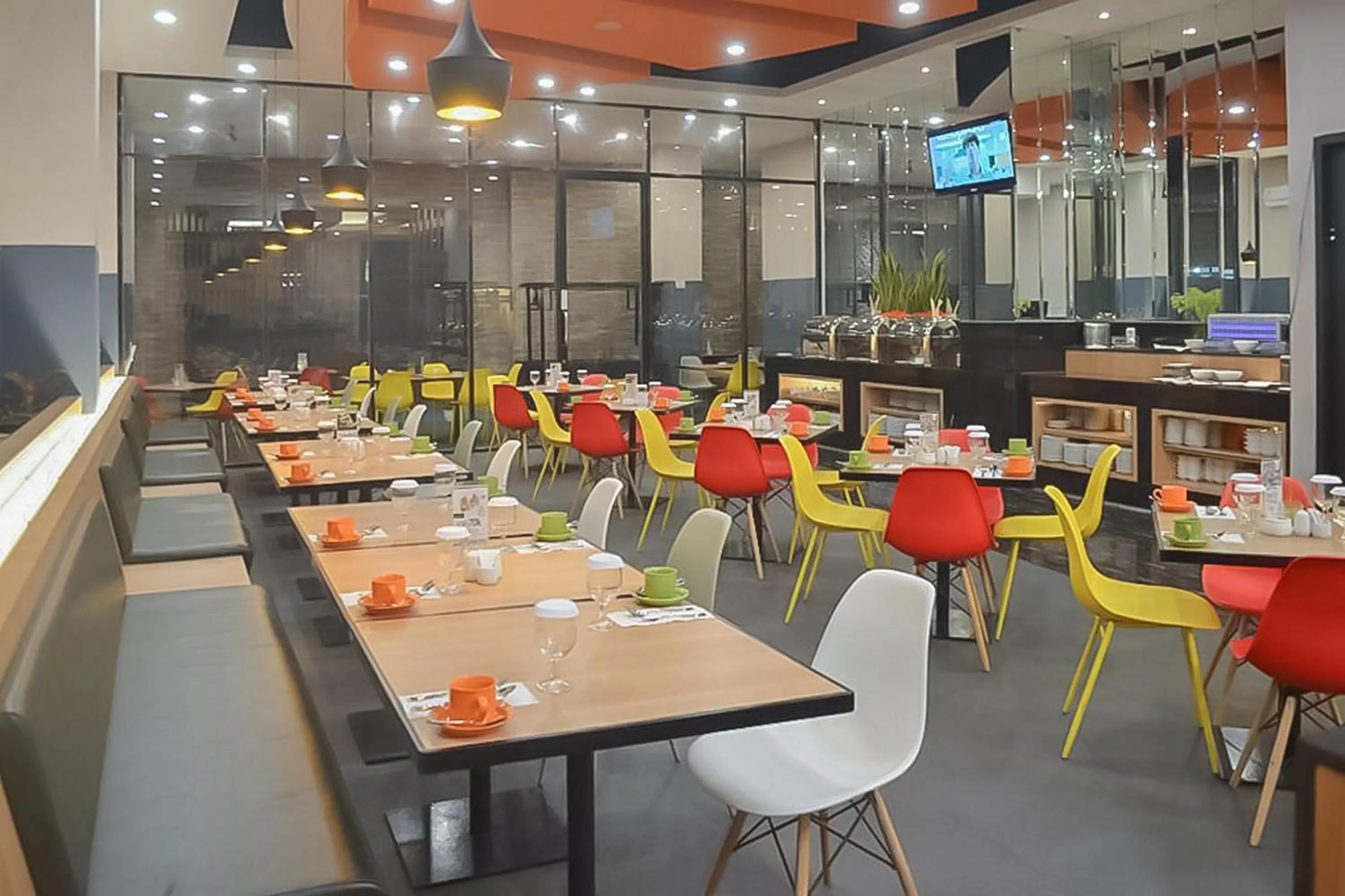 Restaurant/places to eat in Hotel Mutiara Padang Sidimpuan Mitra RedDoorz