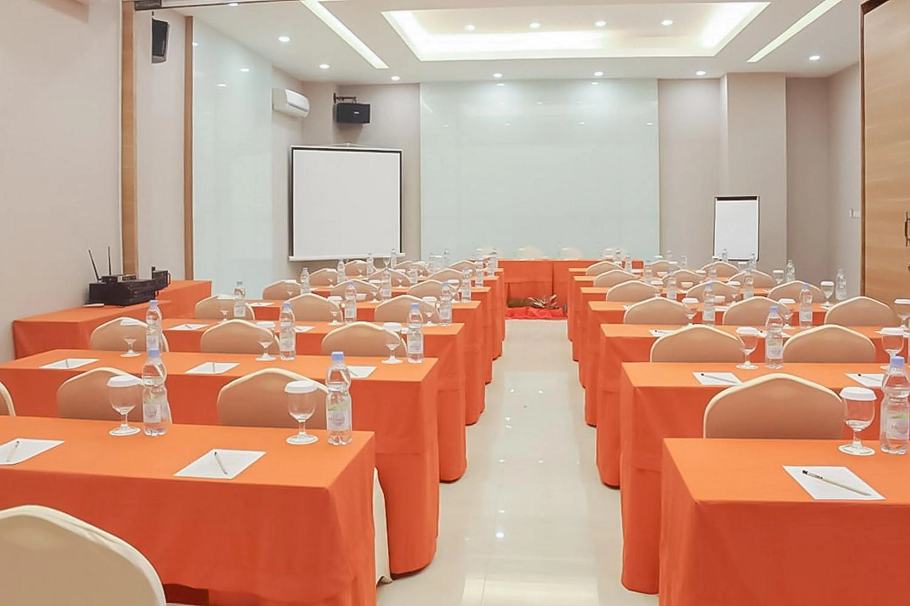 Business facilities in Hotel Mutiara Padang Sidimpuan Mitra RedDoorz