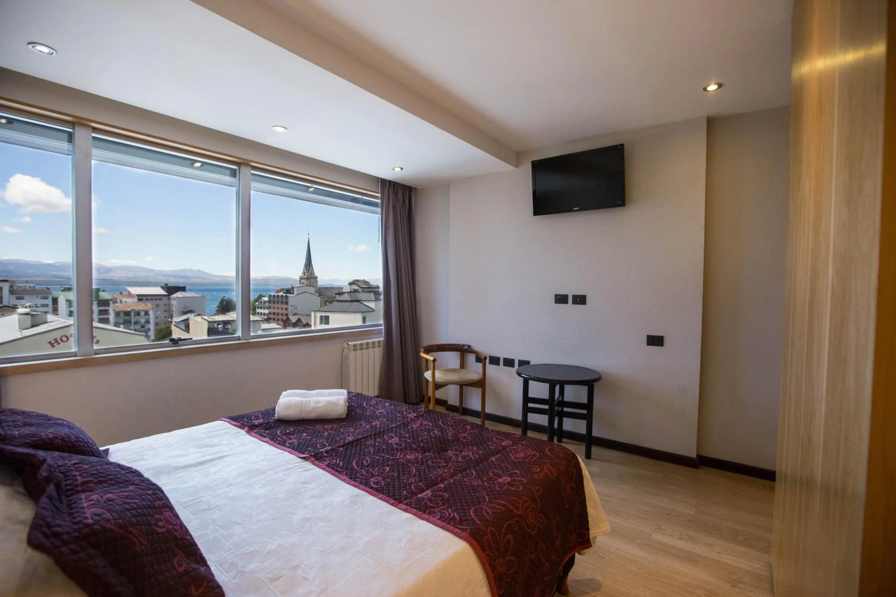 Photo of the whole room, Bed in Hotel Bariloche Suites