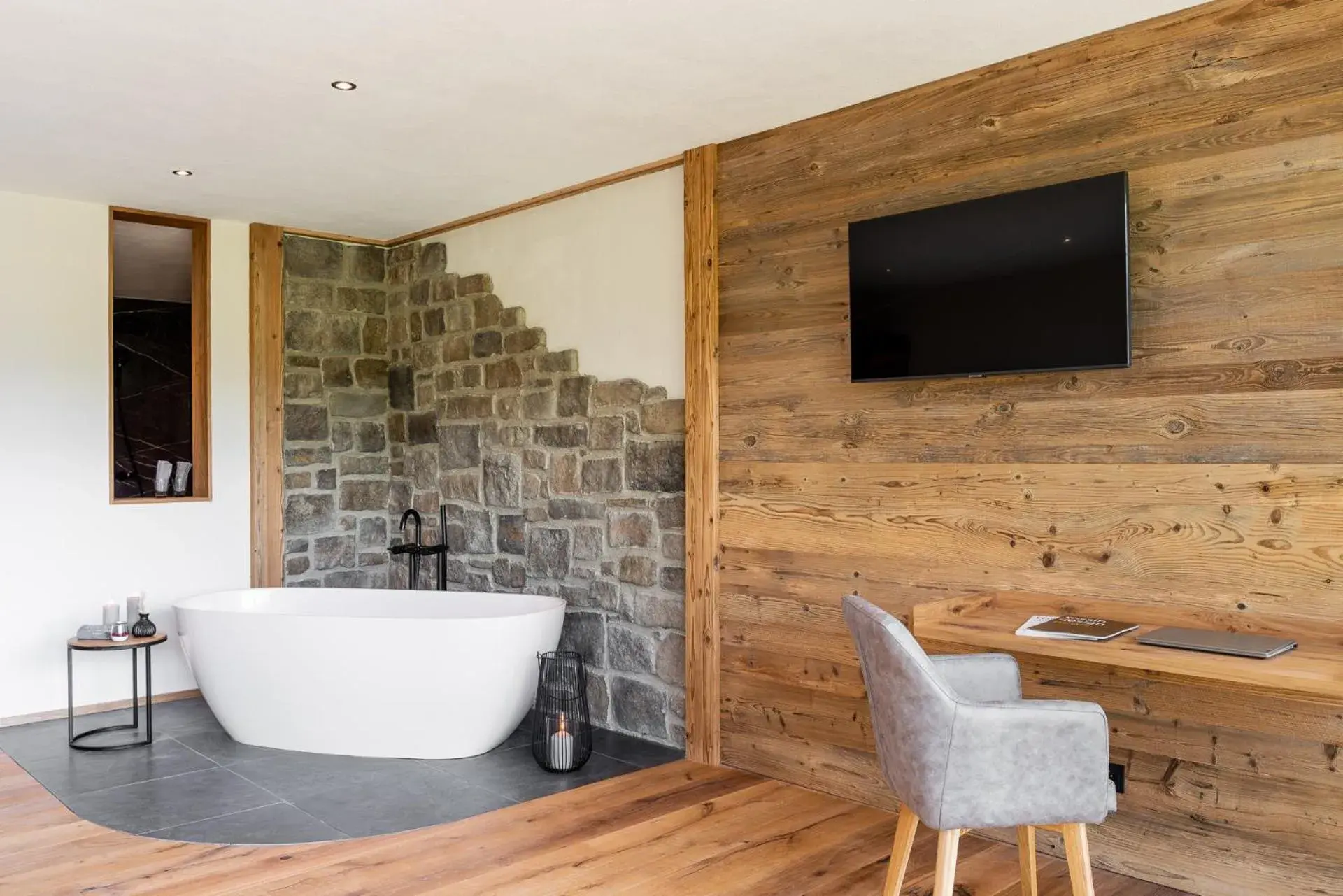 Deluxe Double Room with Bath in Hotel Bergflair Deluxe Double Room with Bath in Hotel Bergflair