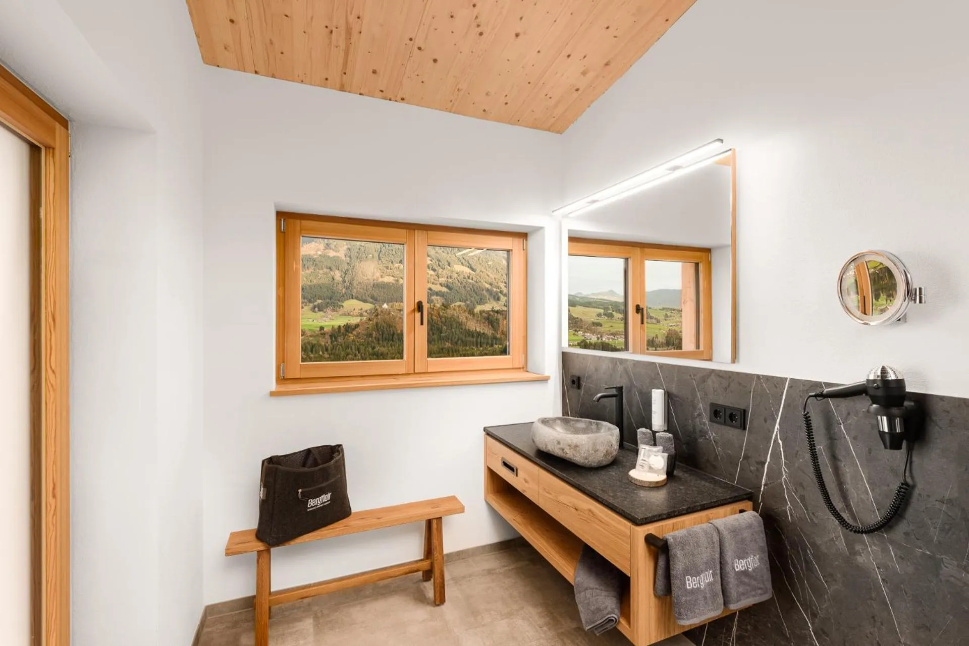 Bathroom in Hotel Bergflair