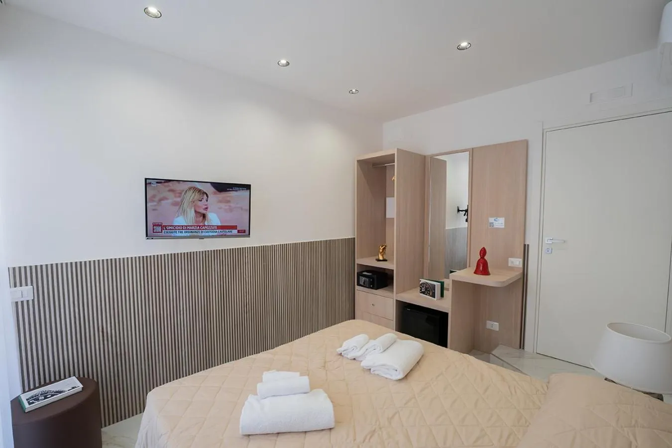 Bedroom, Bed in P.C. Boutique Medina H. Napoli Centro, by Clapa Group