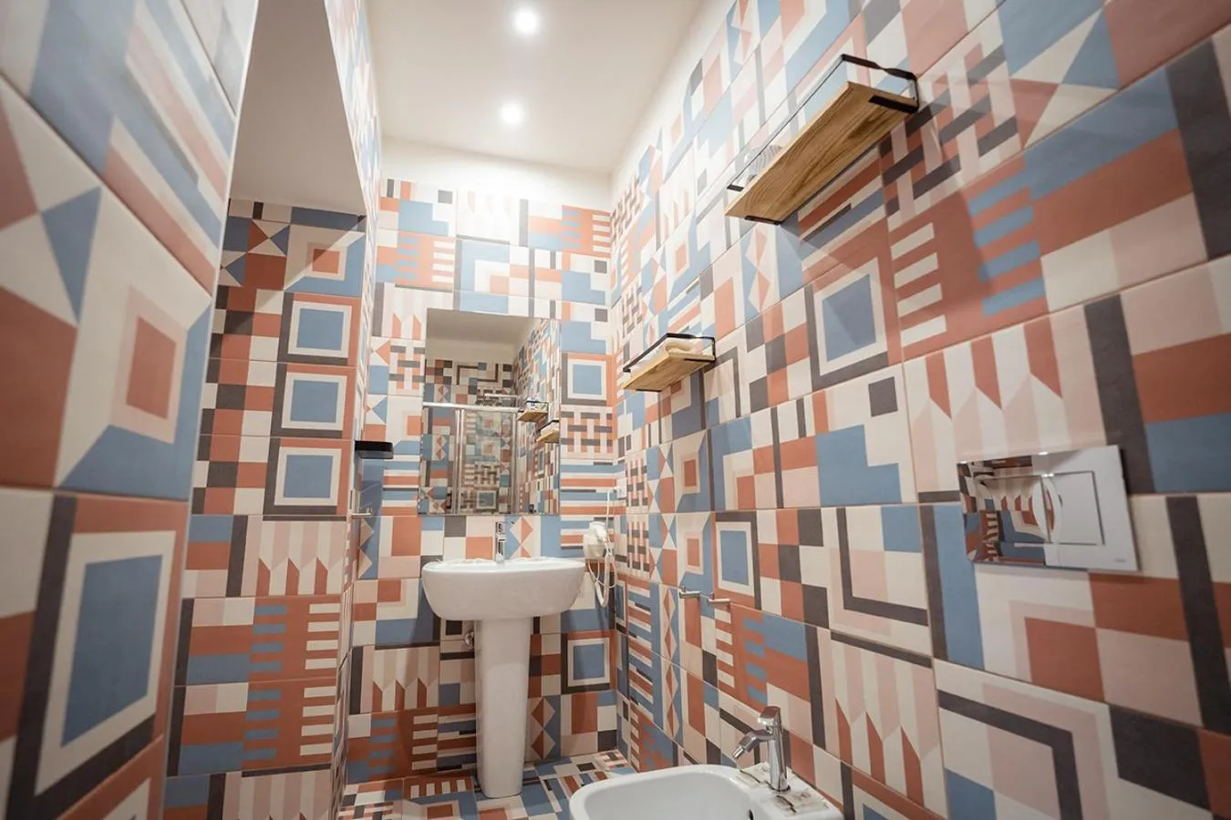 Bathroom in P.C. Boutique Medina H. Napoli Centro, by Clapa Group