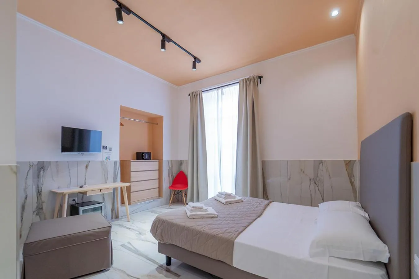 TV and multimedia, Bed in P.C. Boutique Medina H. Napoli Centro, by Clapa Group