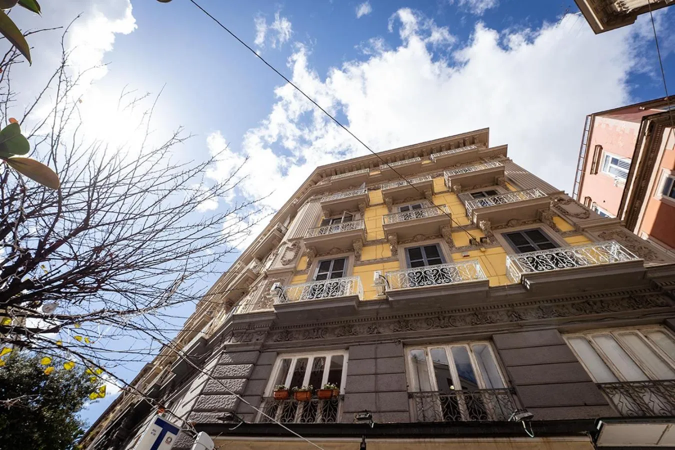 Property building in P.C. Boutique Medina H. Napoli Centro, by Clapa Group