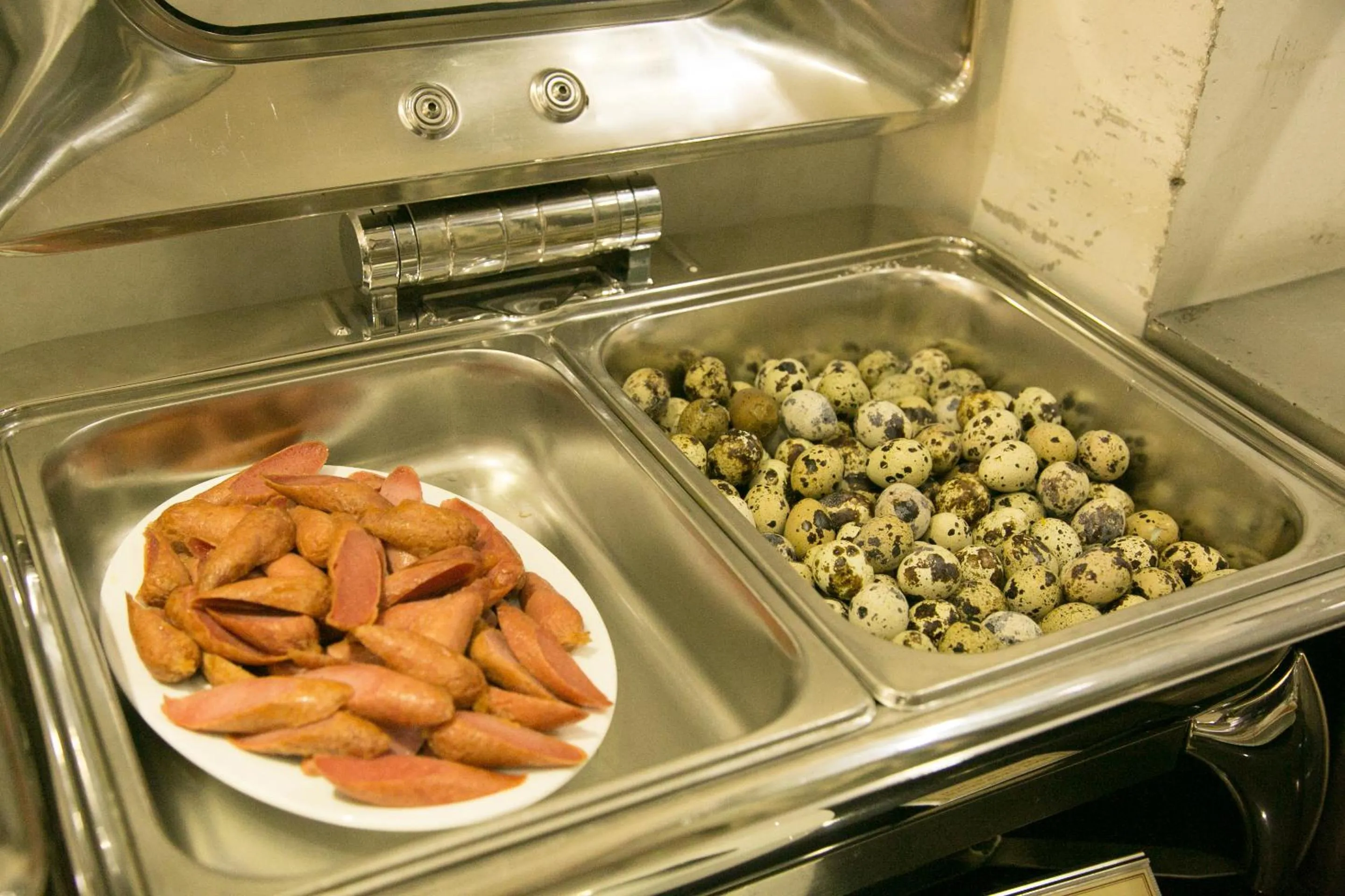 Restaurant/places to eat in CityBay Palace Hạ Long Hotel