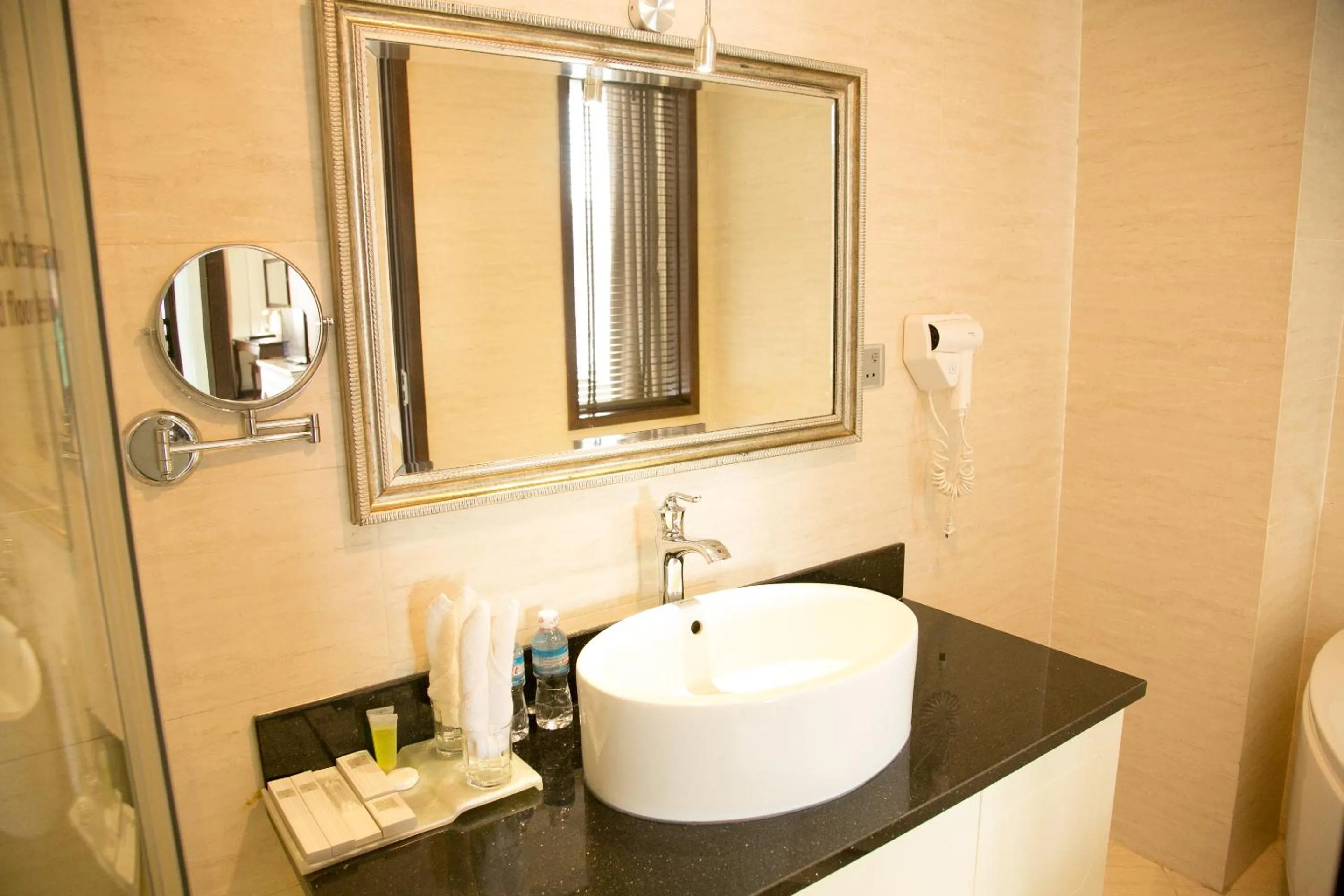 Shower in CityBay Palace Hạ Long Hotel