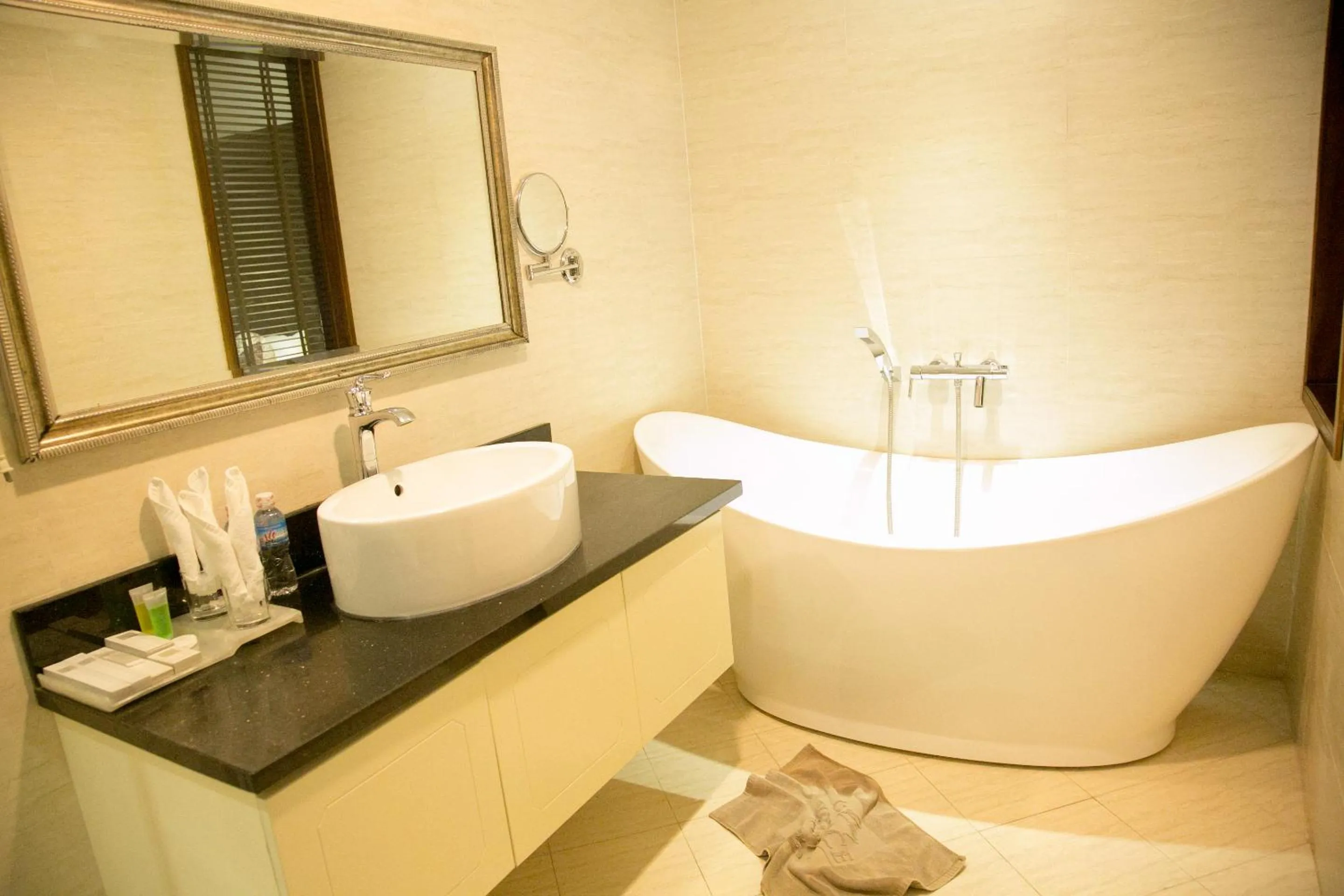 Bathroom in CityBay Palace Hạ Long Hotel
