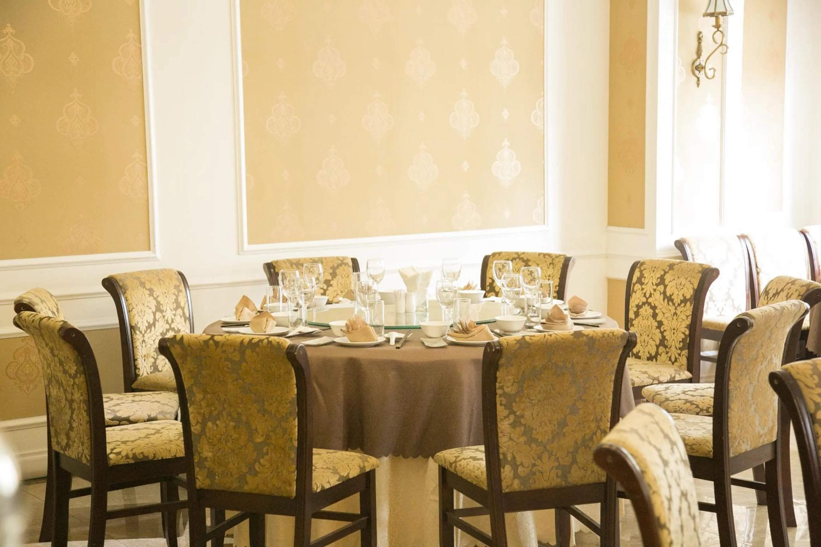 Restaurant/places to eat in CityBay Palace Hạ Long Hotel