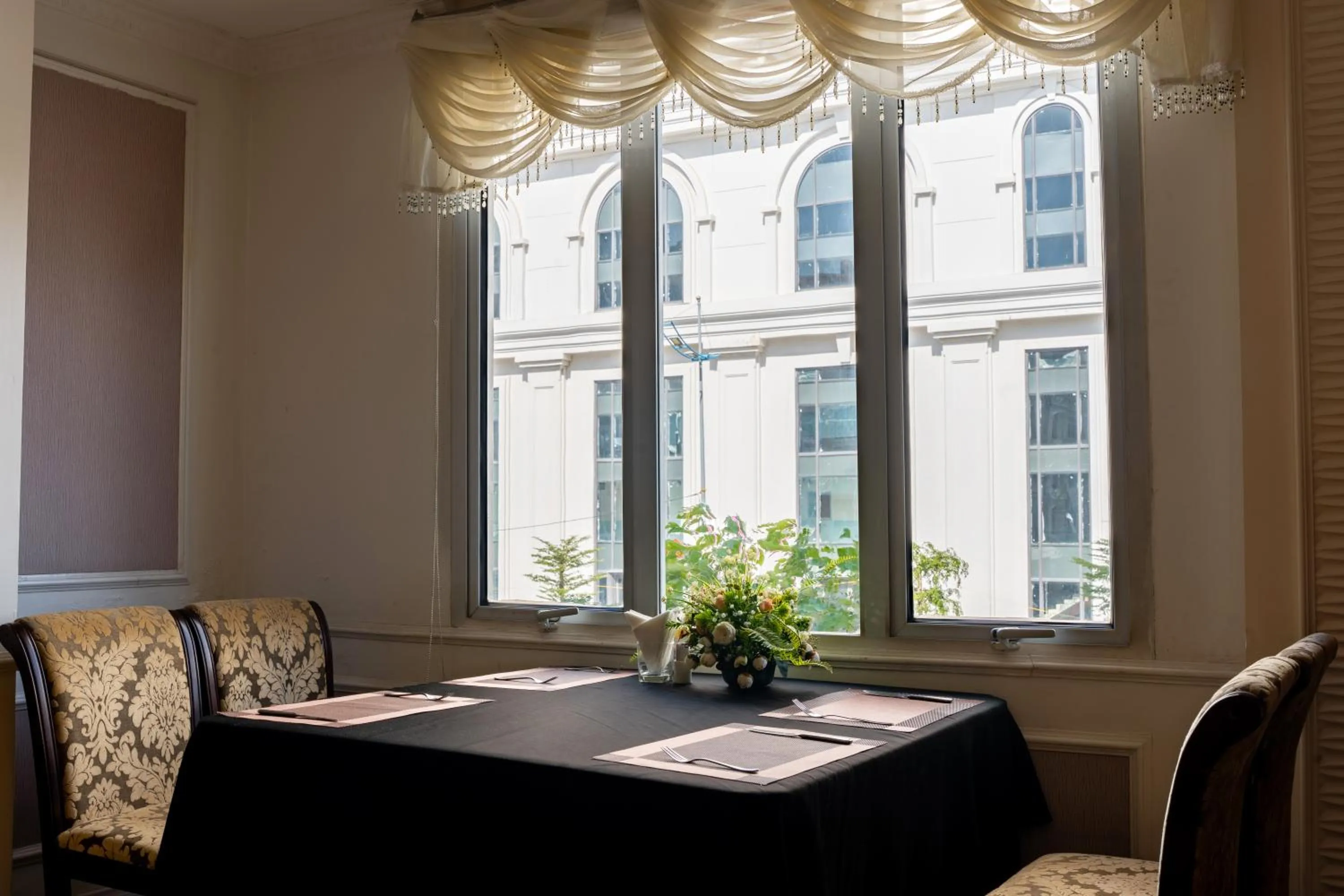 Restaurant/places to eat in CityBay Palace Hạ Long Hotel