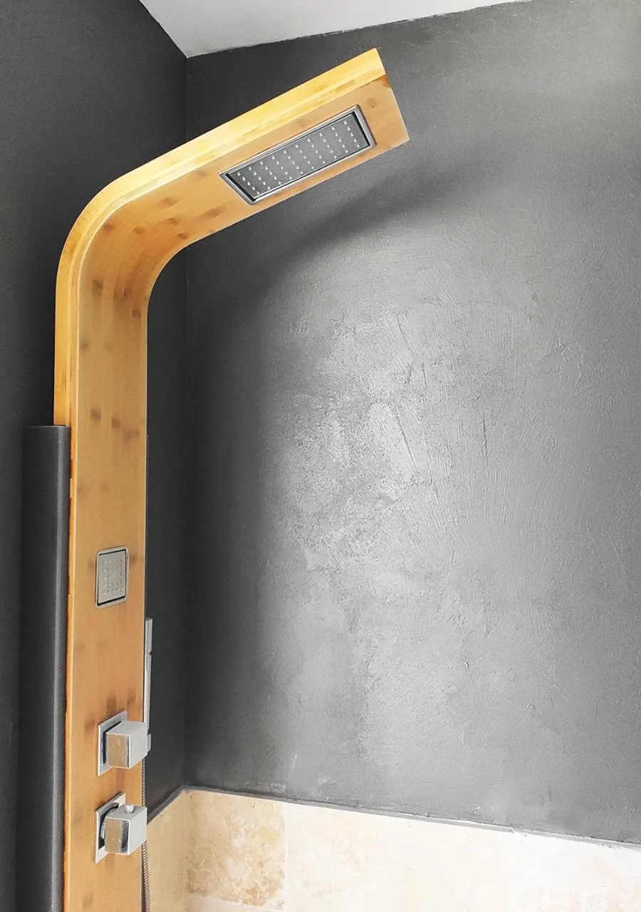 Shower in Villa Occitana