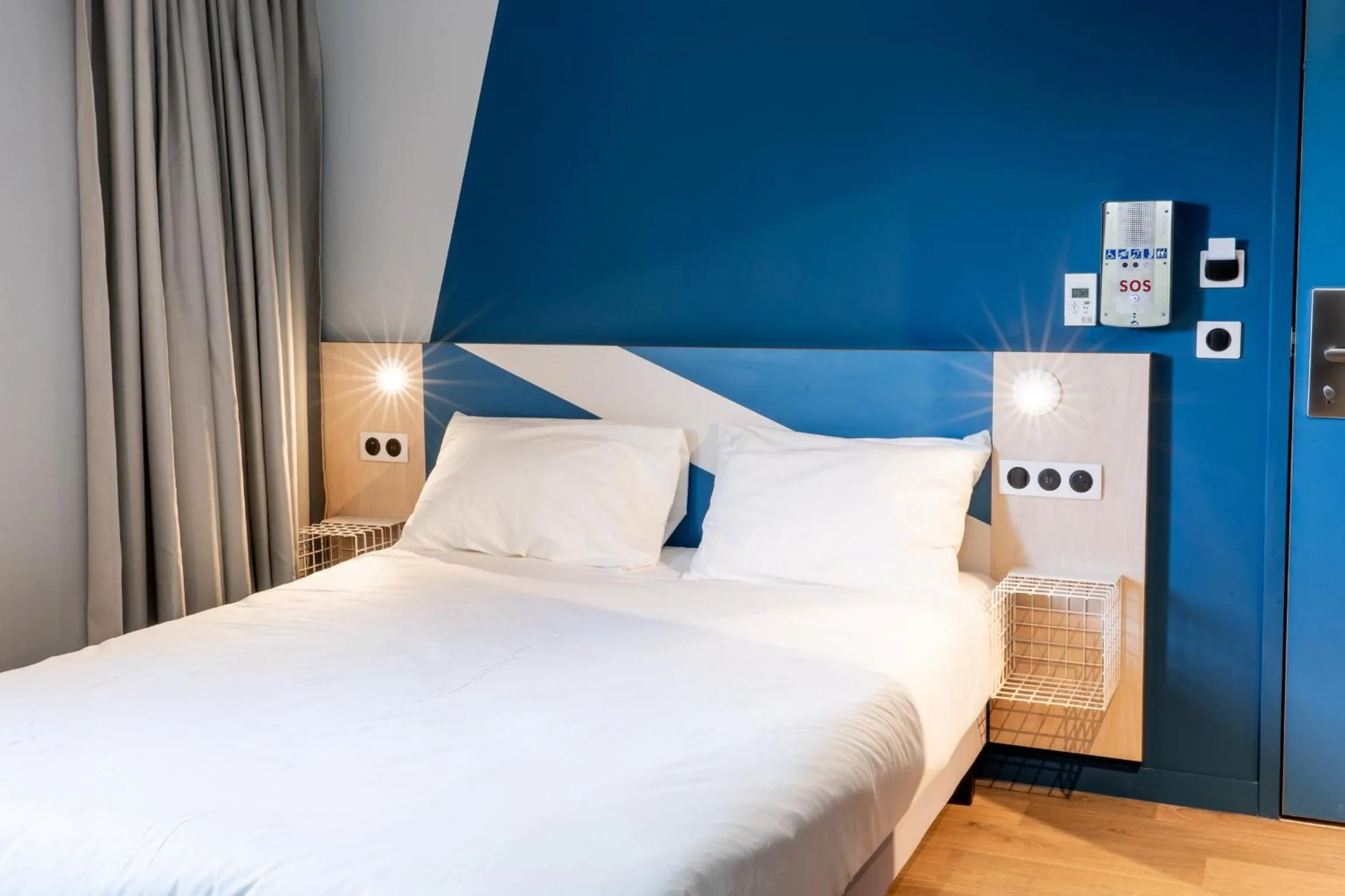 Bedroom, Bed in ibis budget Le Cannet des Maures