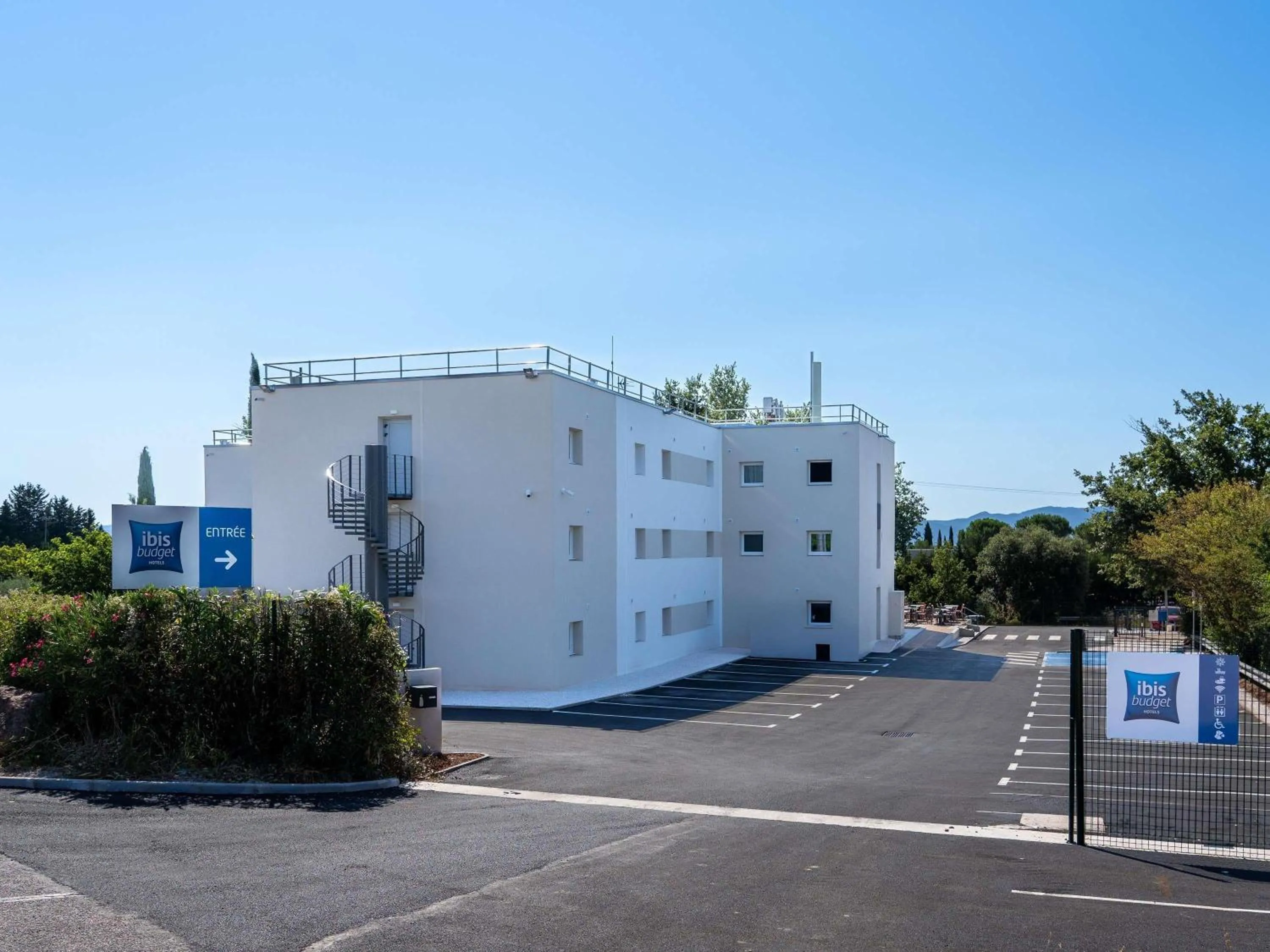 Property building in ibis budget Le Cannet des Maures