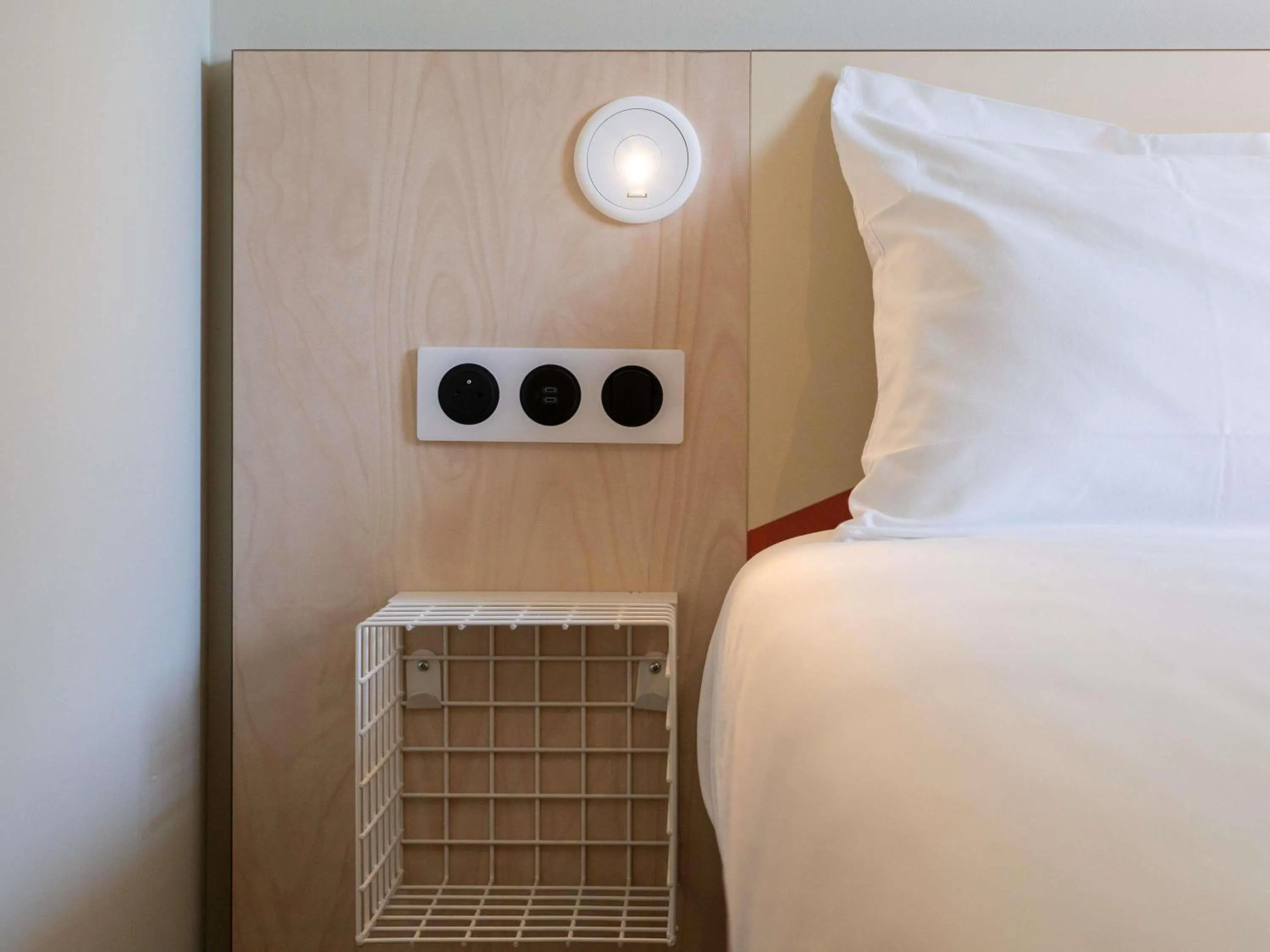 Bedroom, Bed in ibis budget Le Cannet des Maures