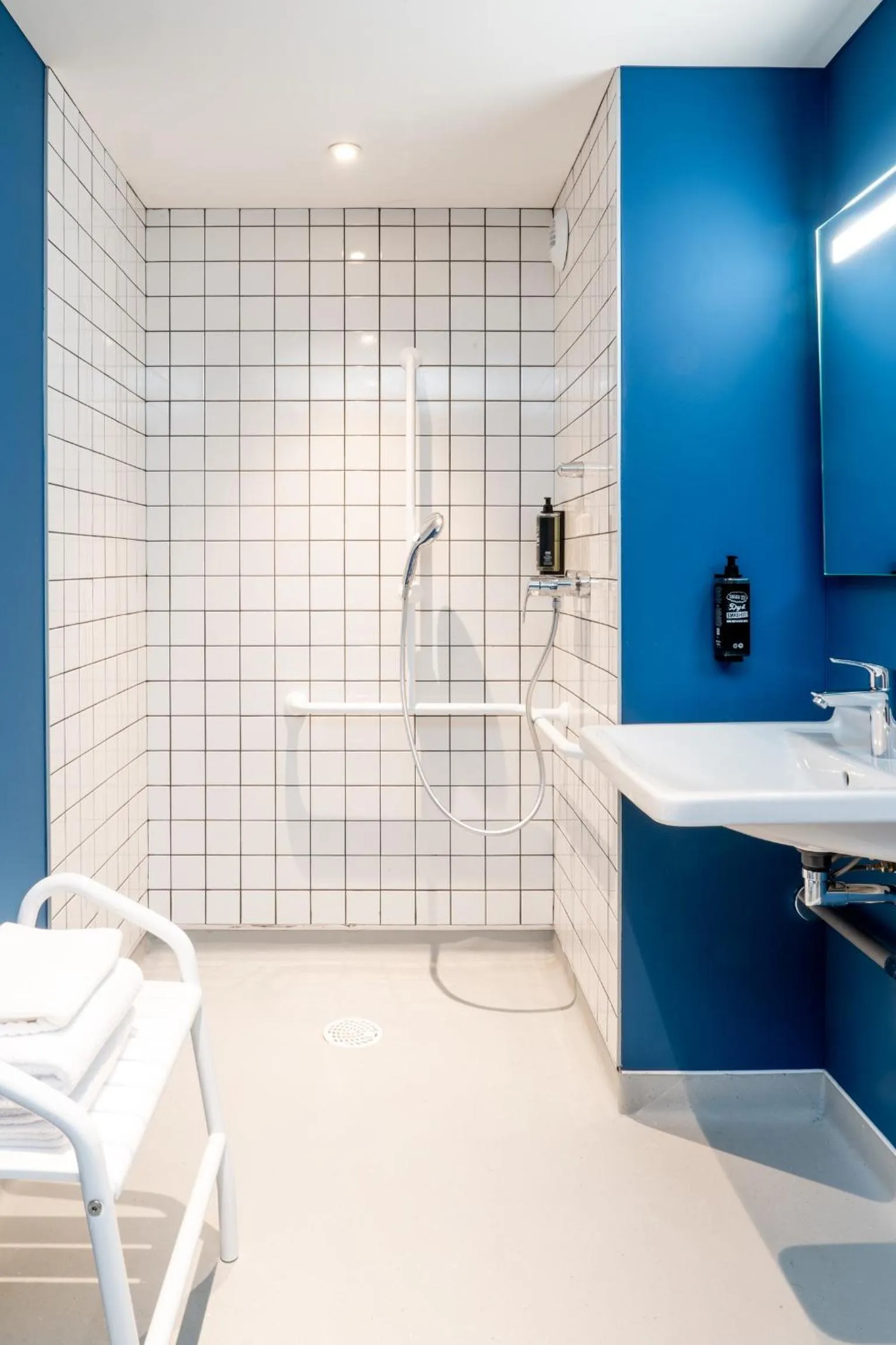 Shower in ibis budget Le Cannet des Maures