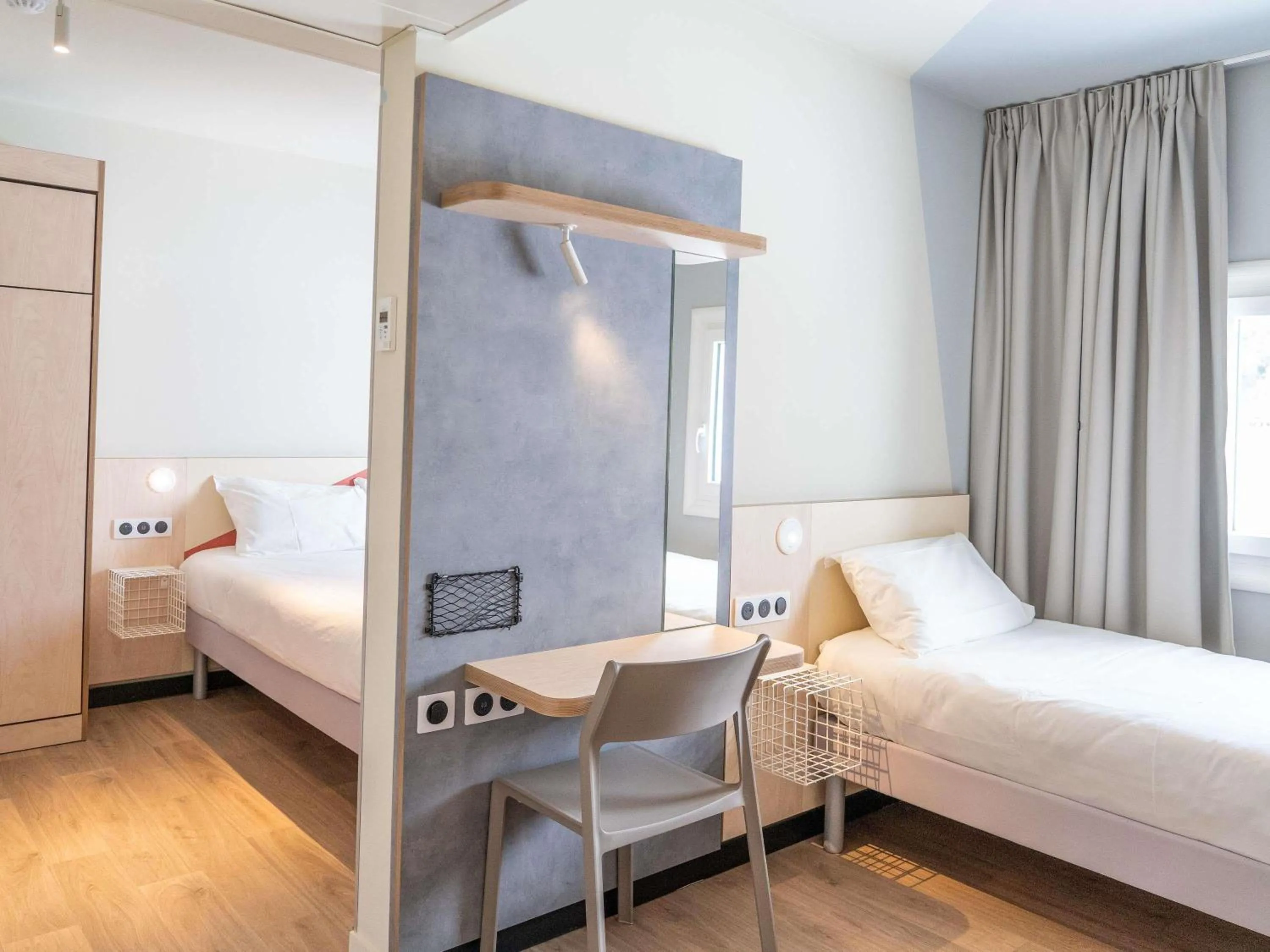Bedroom, Bed in ibis budget Le Cannet des Maures