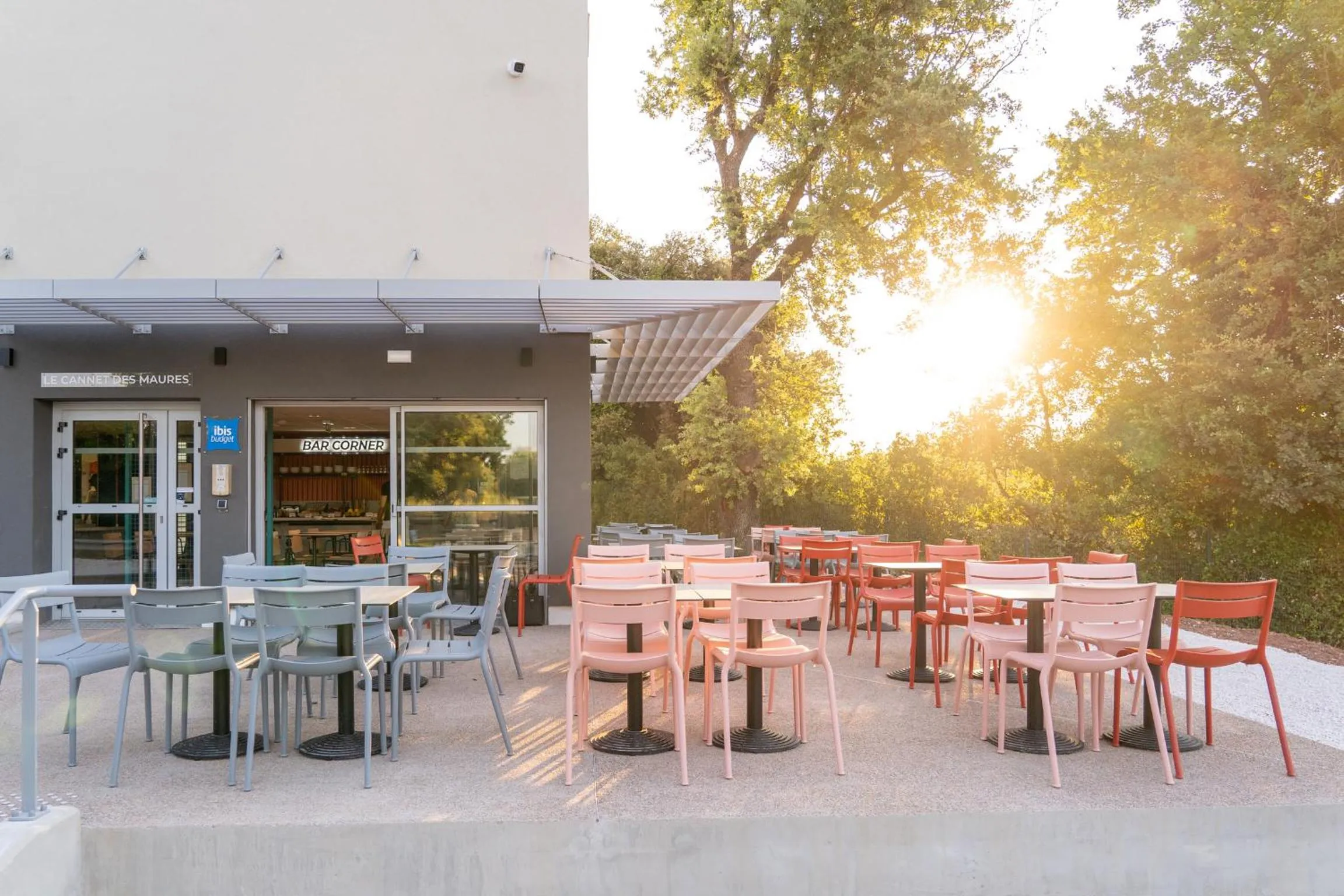 Patio in ibis budget Le Cannet des Maures