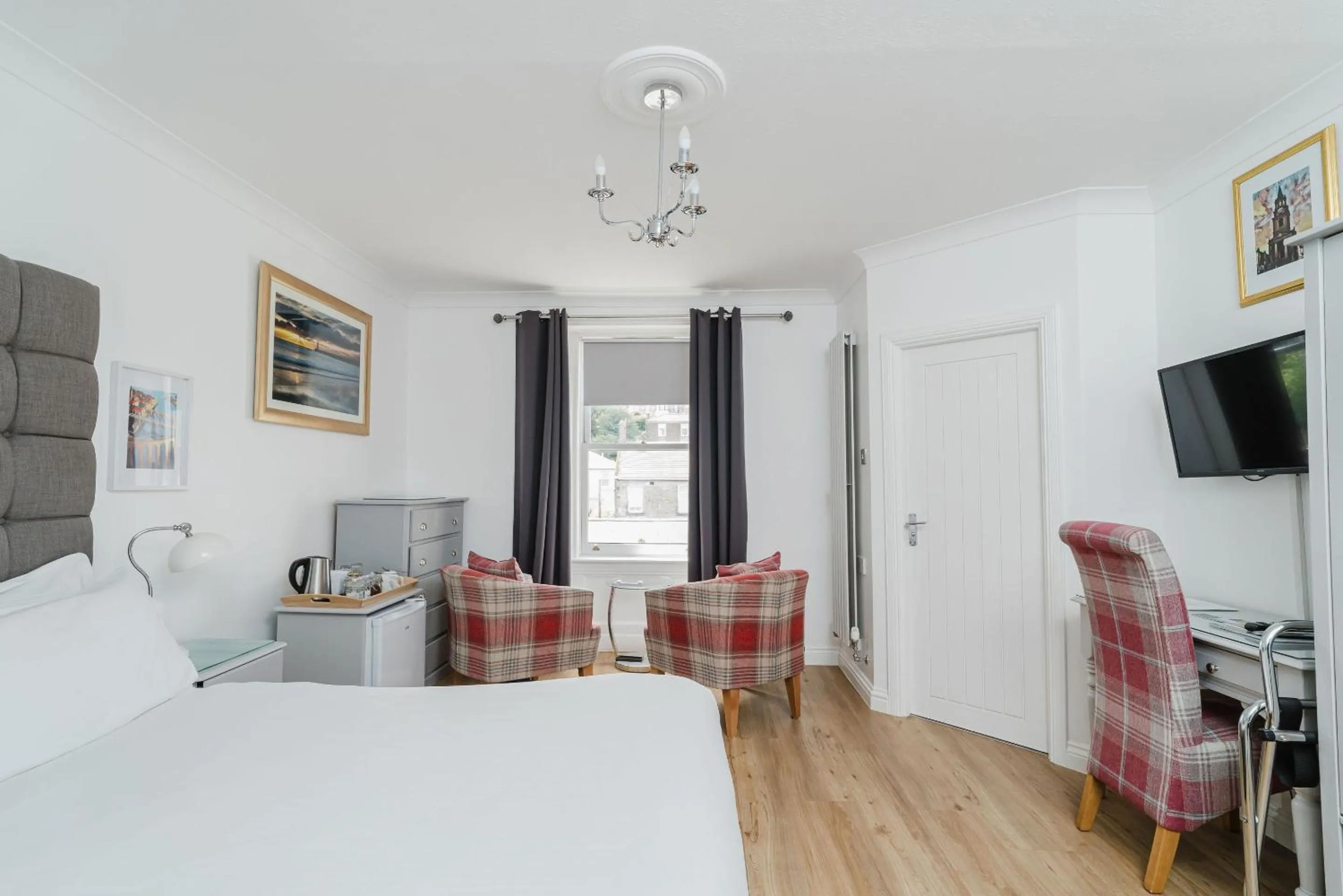 Bedroom, Bed in The Roxburgh