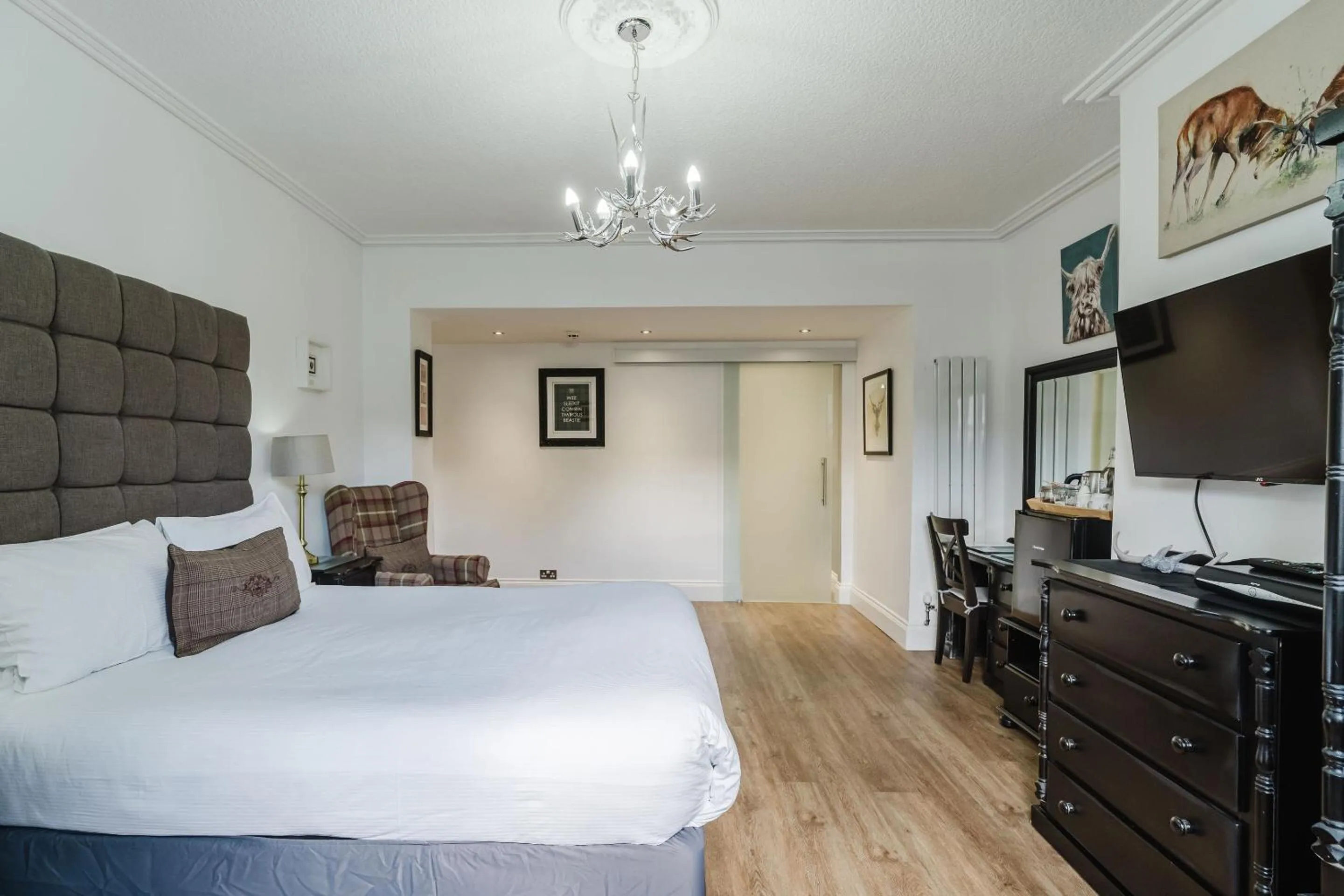 Bedroom, Bed in The Roxburgh