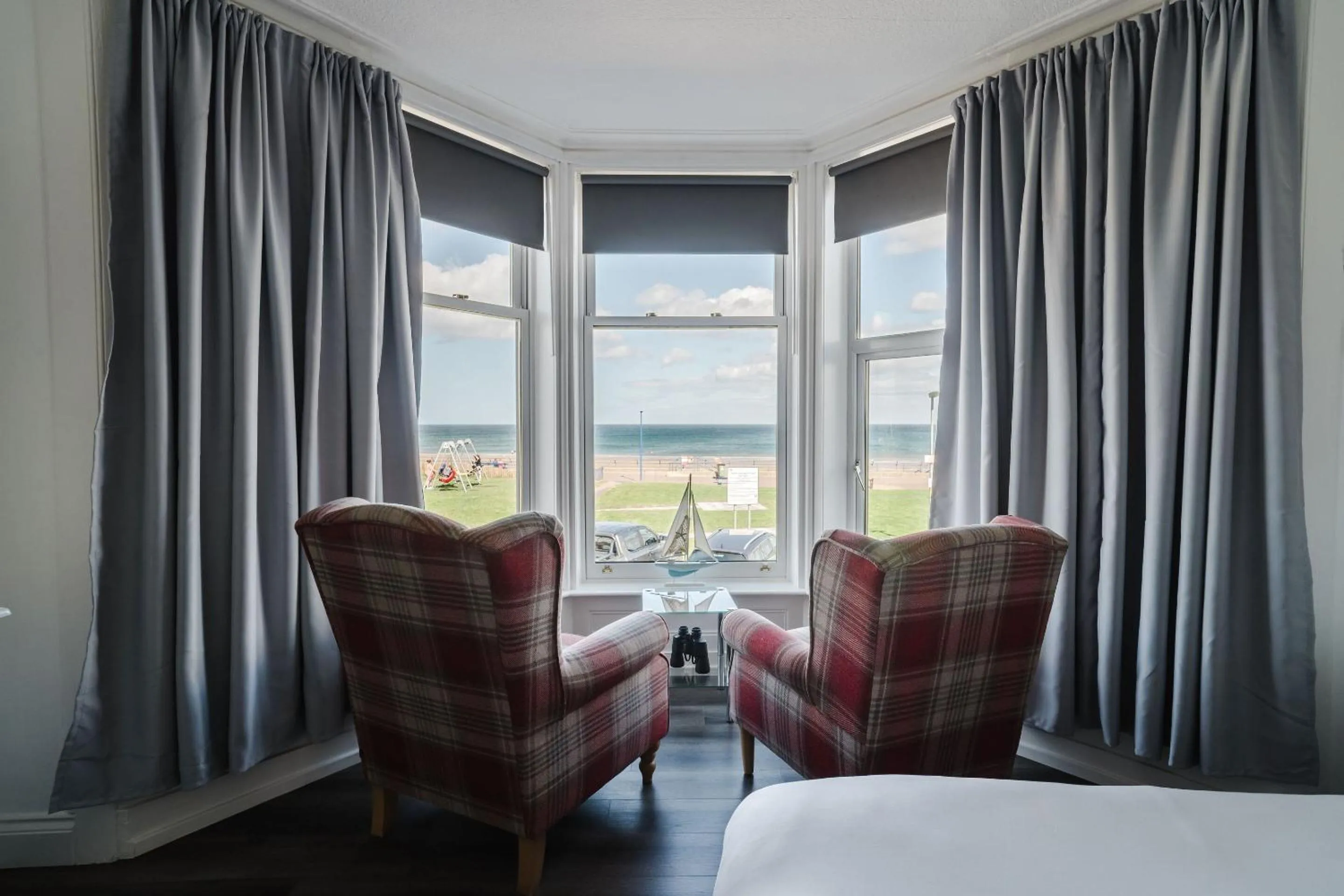 Bedroom, Bed in The Roxburgh