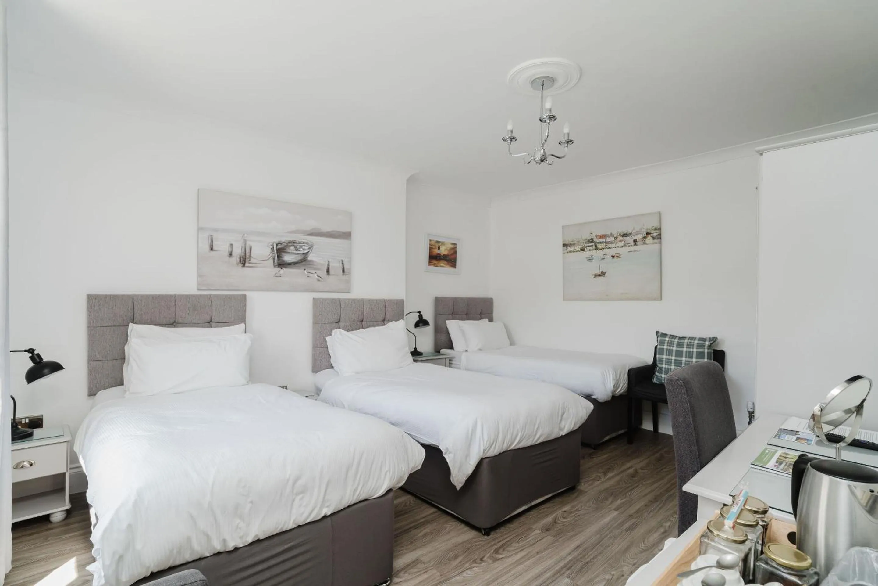 Bedroom, Bed in The Roxburgh