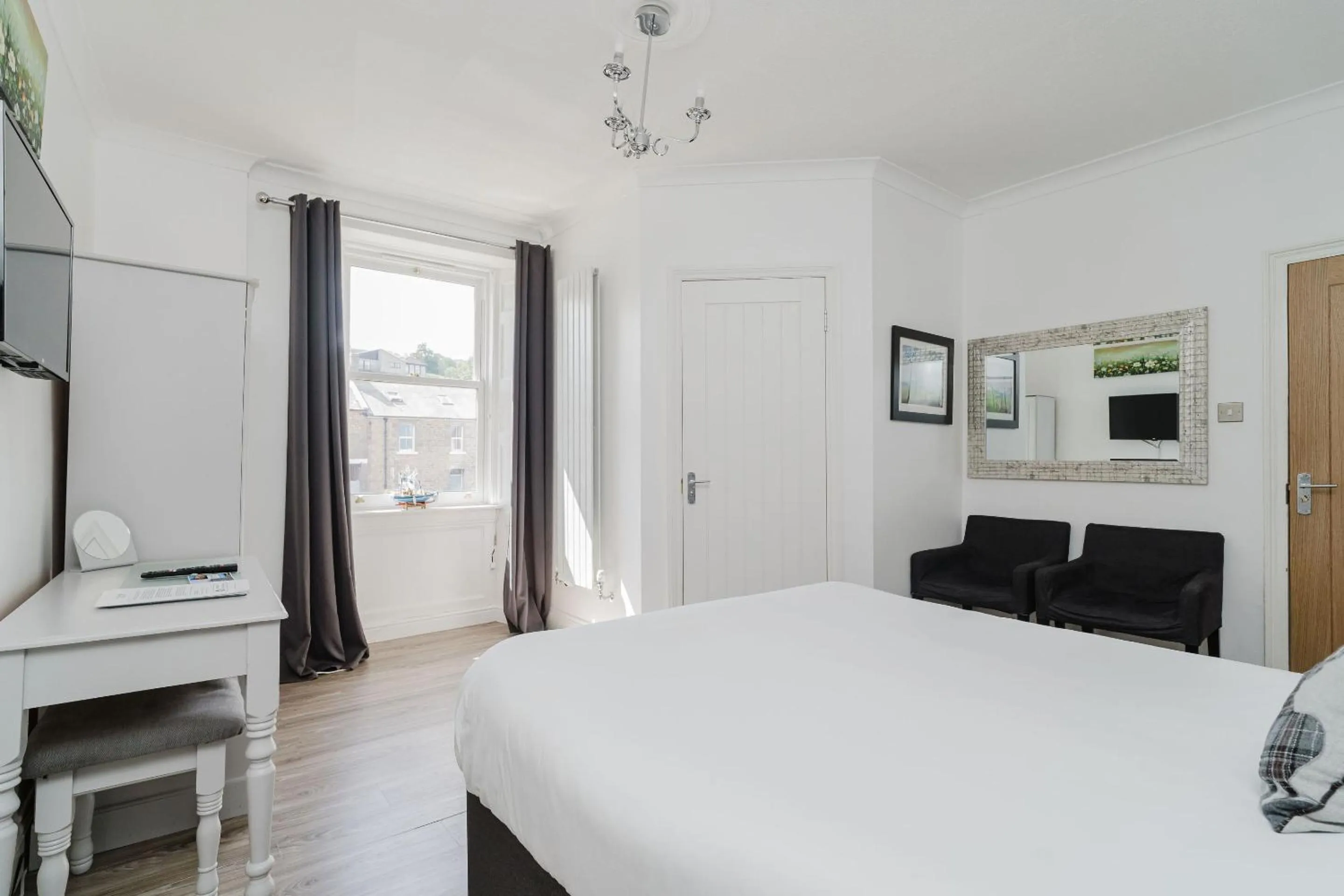 Bedroom, Bed in The Roxburgh