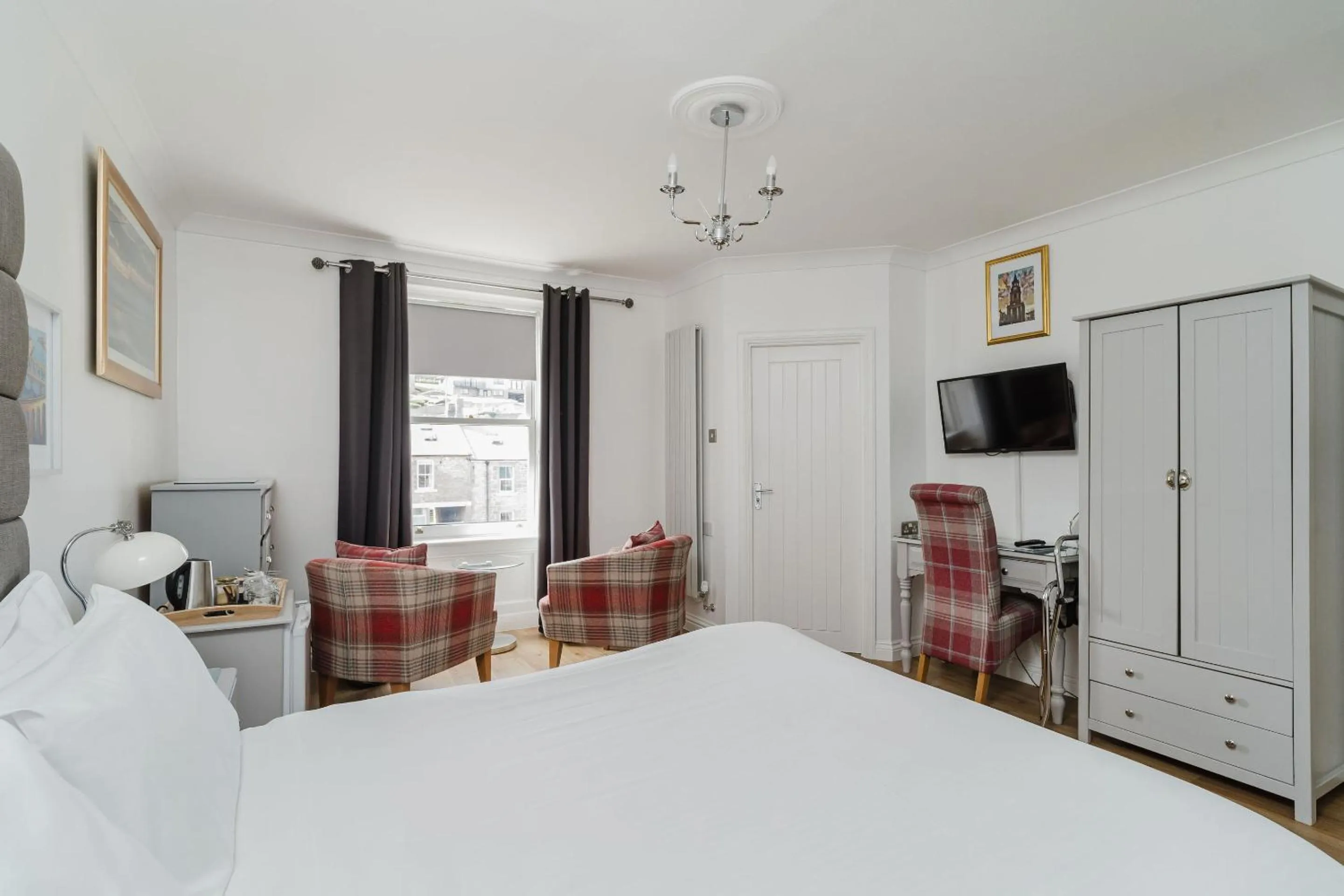 Bedroom, Bed in The Roxburgh