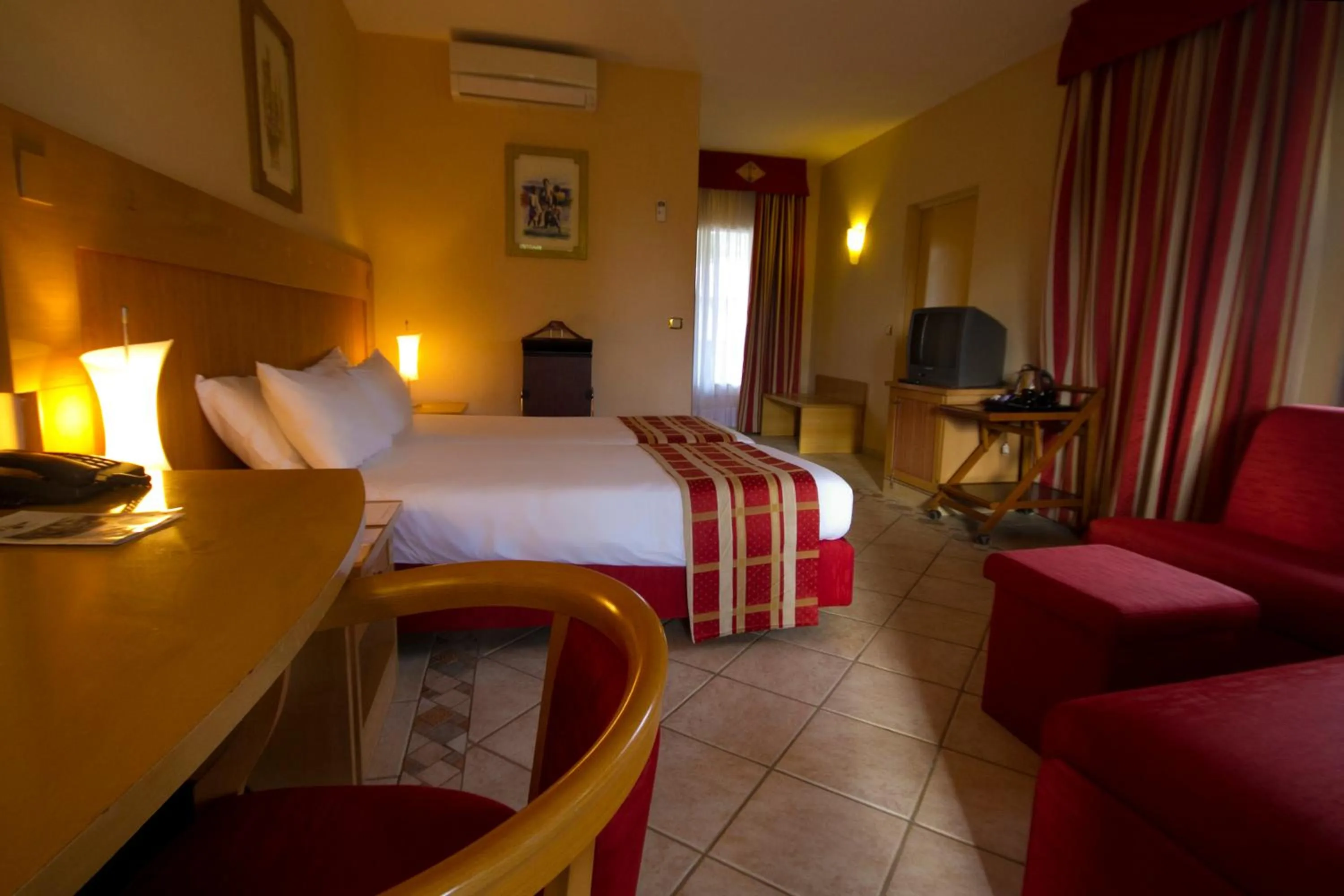 Shower, Bed in The Kairaba Beach Hotel