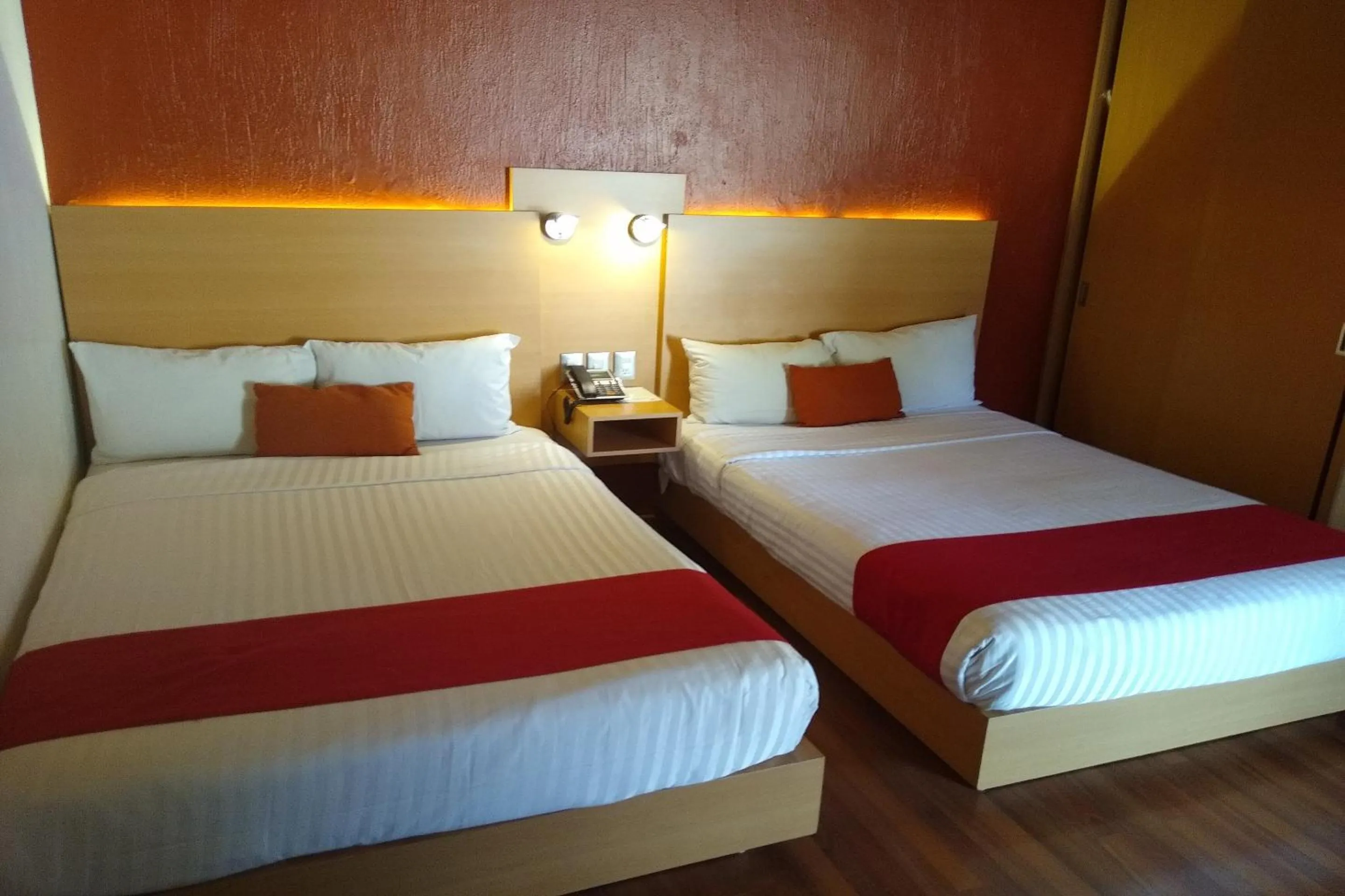 Photo of the whole room, Bed in Hotel Villa Del Sol Expo