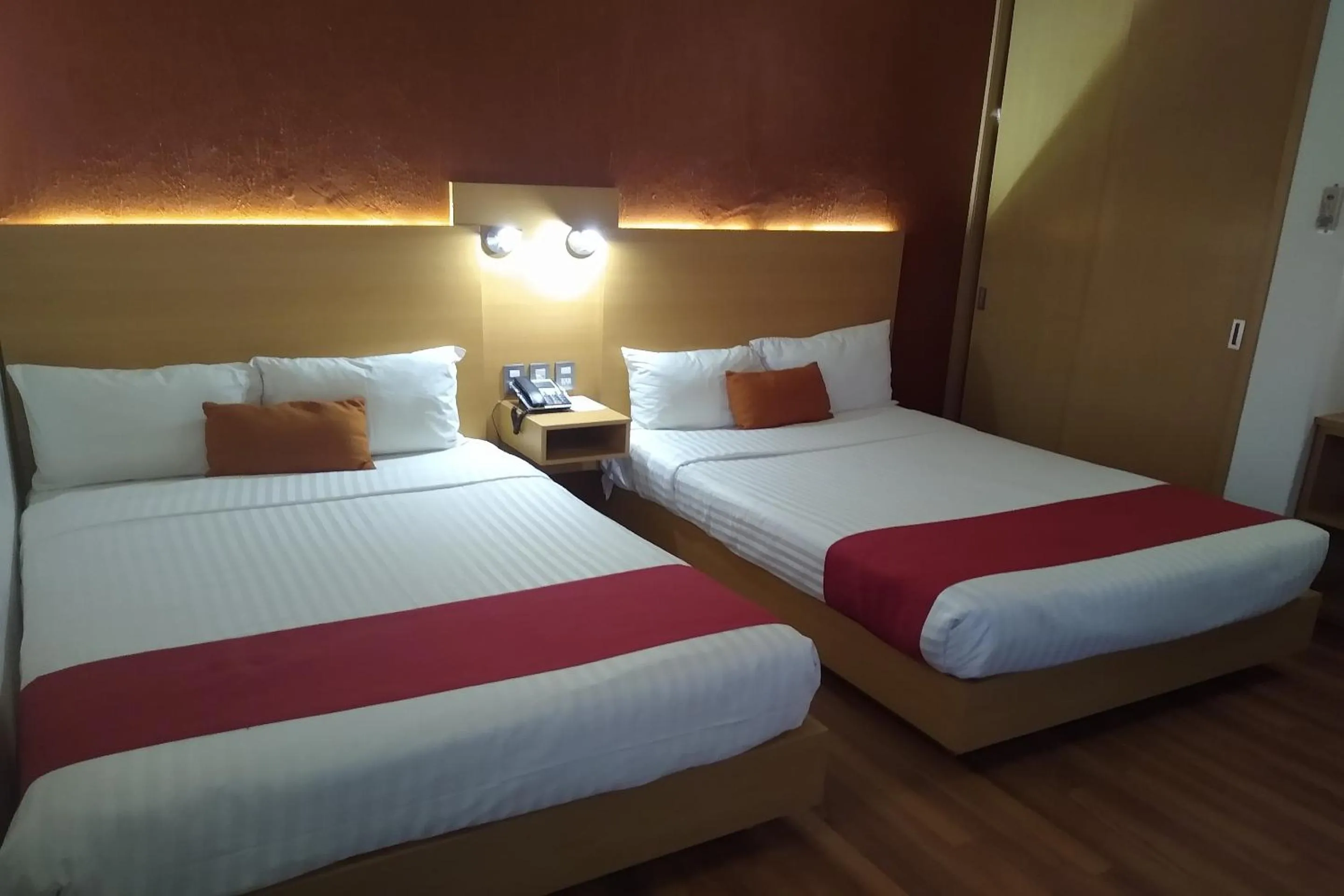 Photo of the whole room, Bed in Hotel Villa Del Sol Expo