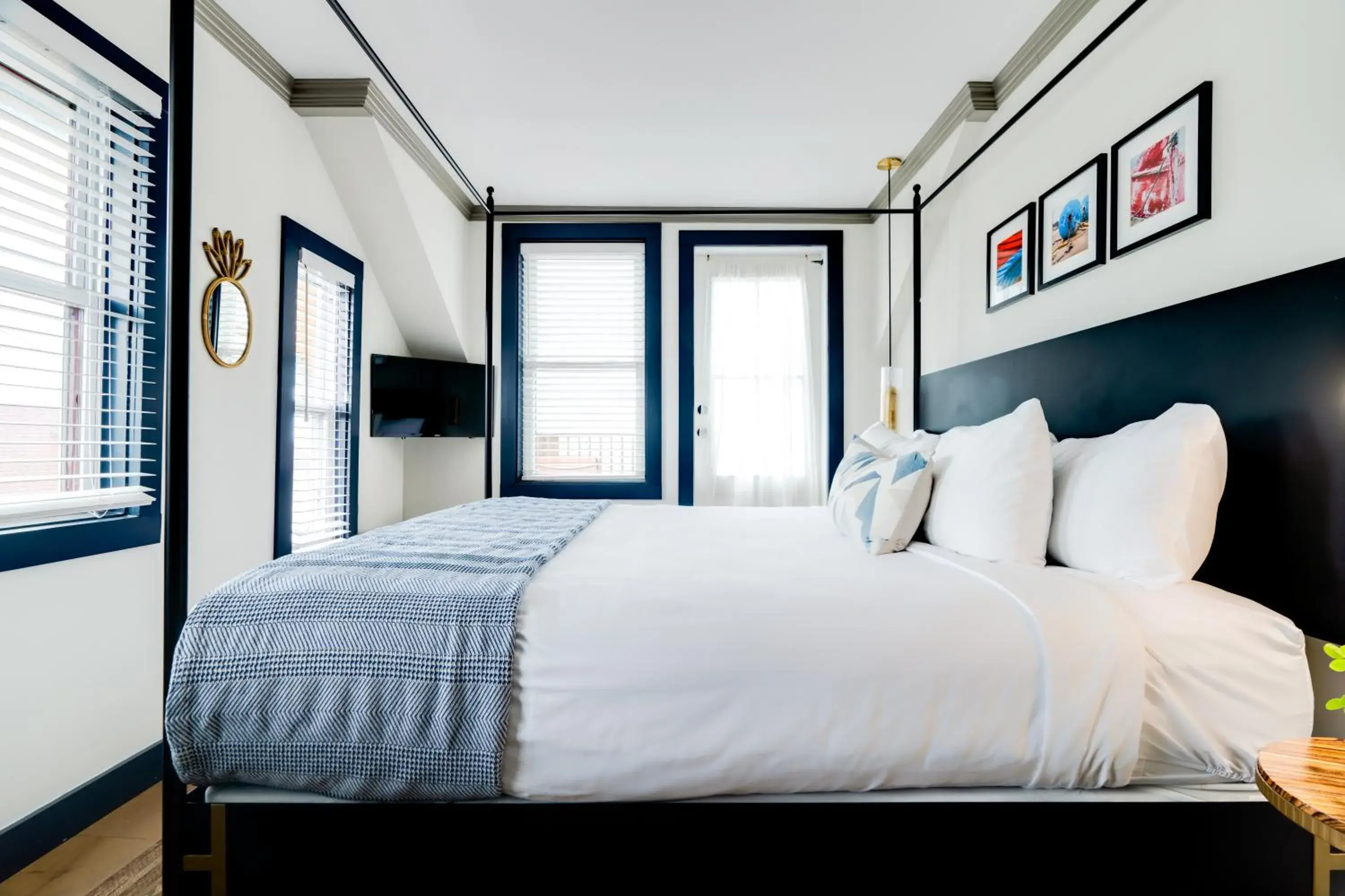King Suite with Ocean View in The Morgan Hotel Martha's Vineyard King Suite with Ocean View in The Morgan Hotel Martha's Vineyard