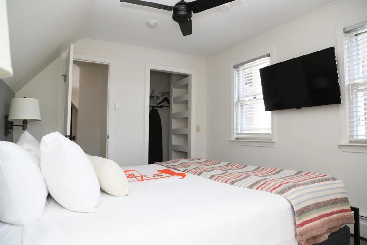 Bedroom, Bed in Mercury Hotel Provincetown