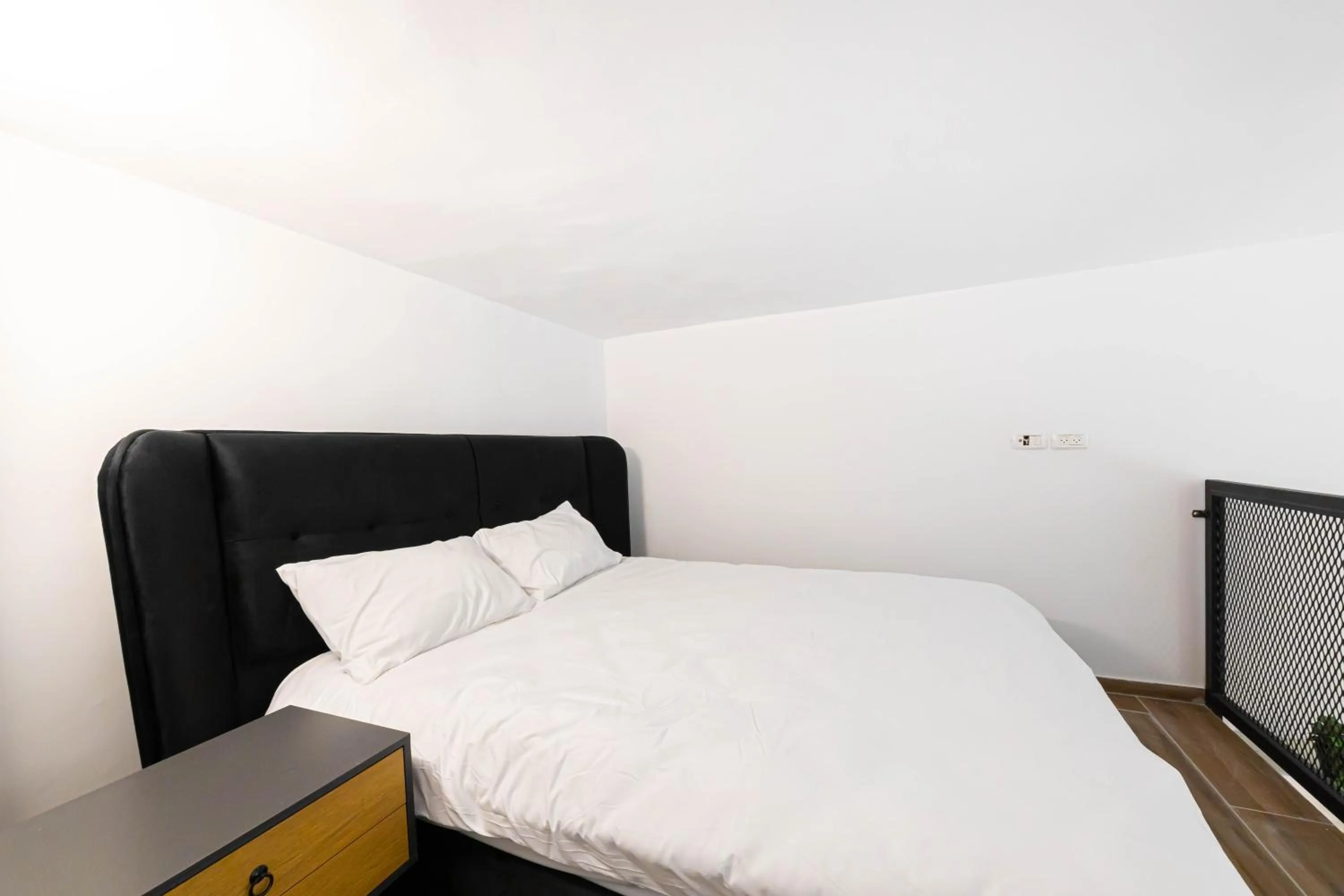 Bed in Cohens apartments