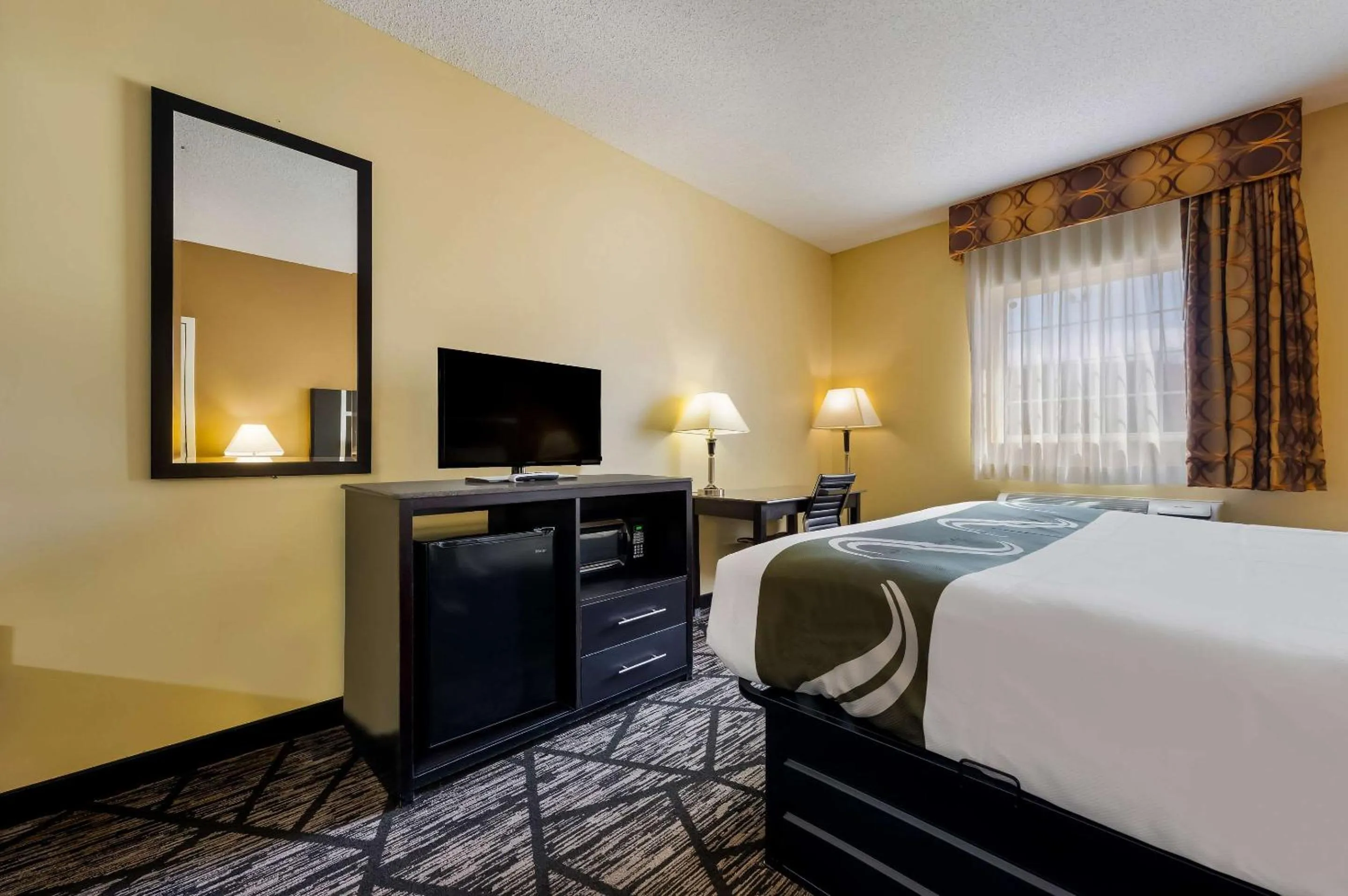 Bedroom, Bed in Quality Inn Fort Payne