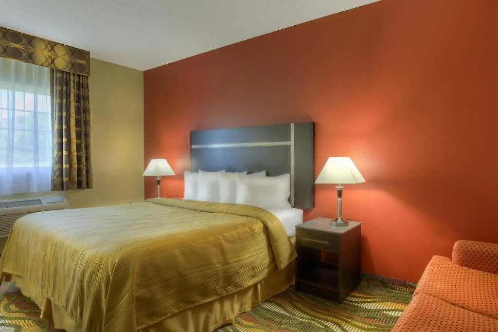 Bed in Quality Inn Fort Payne