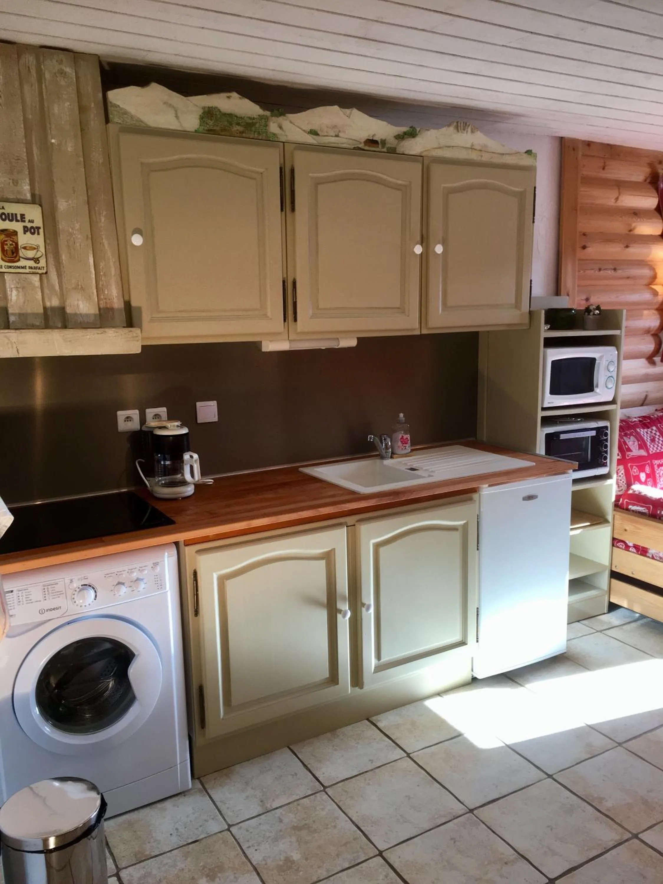 Kitchen or kitchenette in Appartements dans Chalet