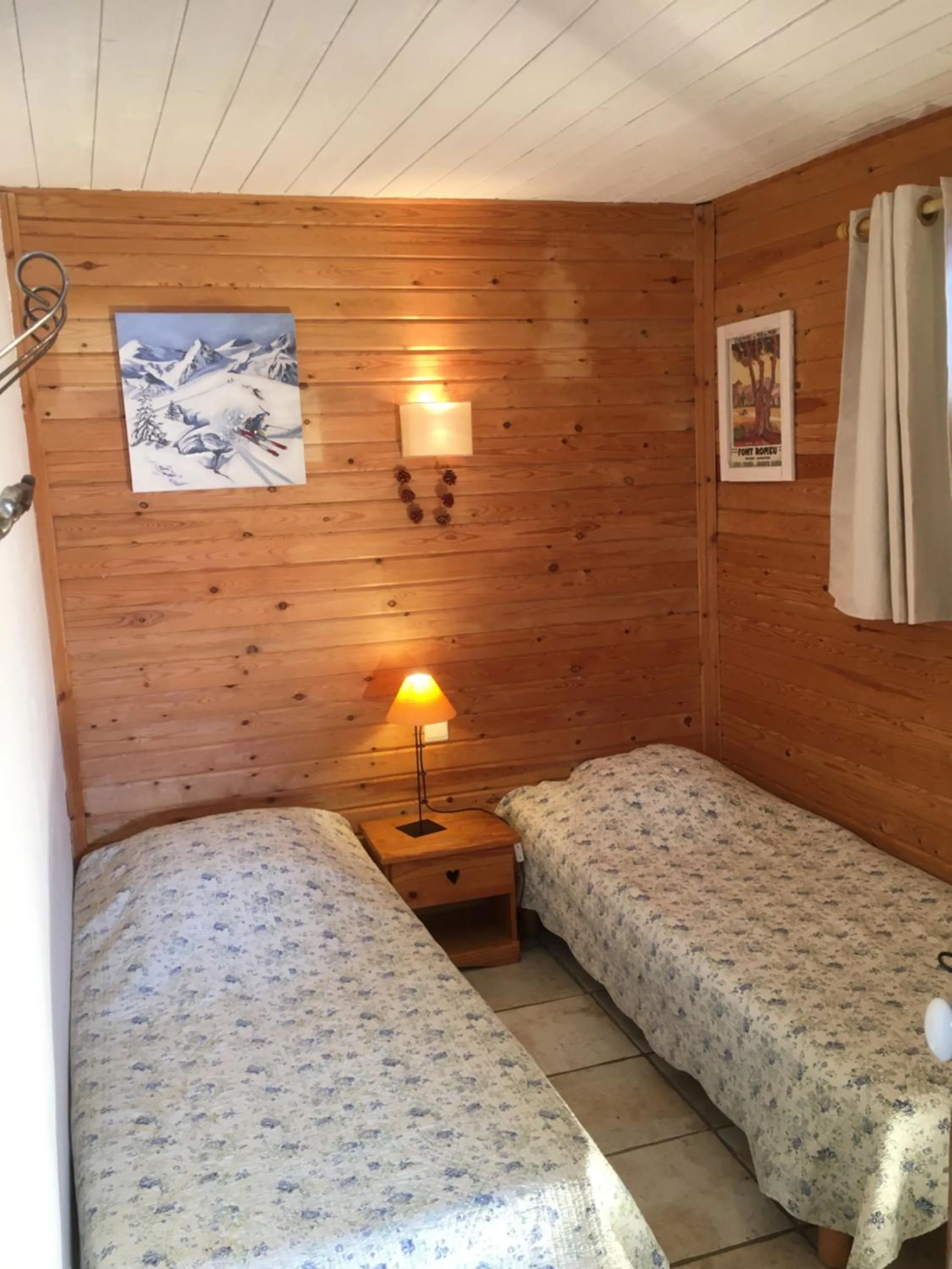 Photo of the whole room, Bed in Appartements dans Chalet
