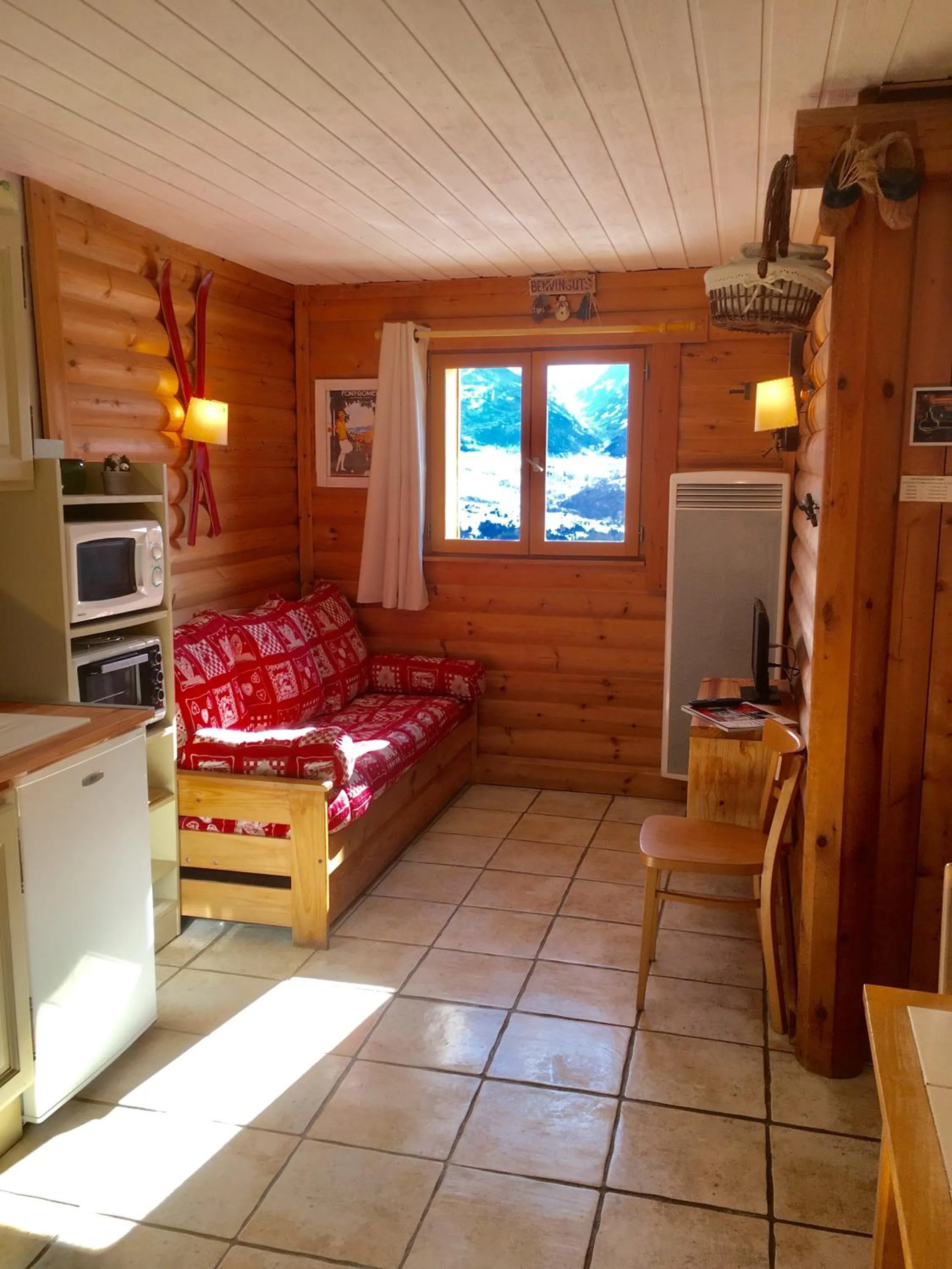 Living room, Bed in Appartements dans Chalet