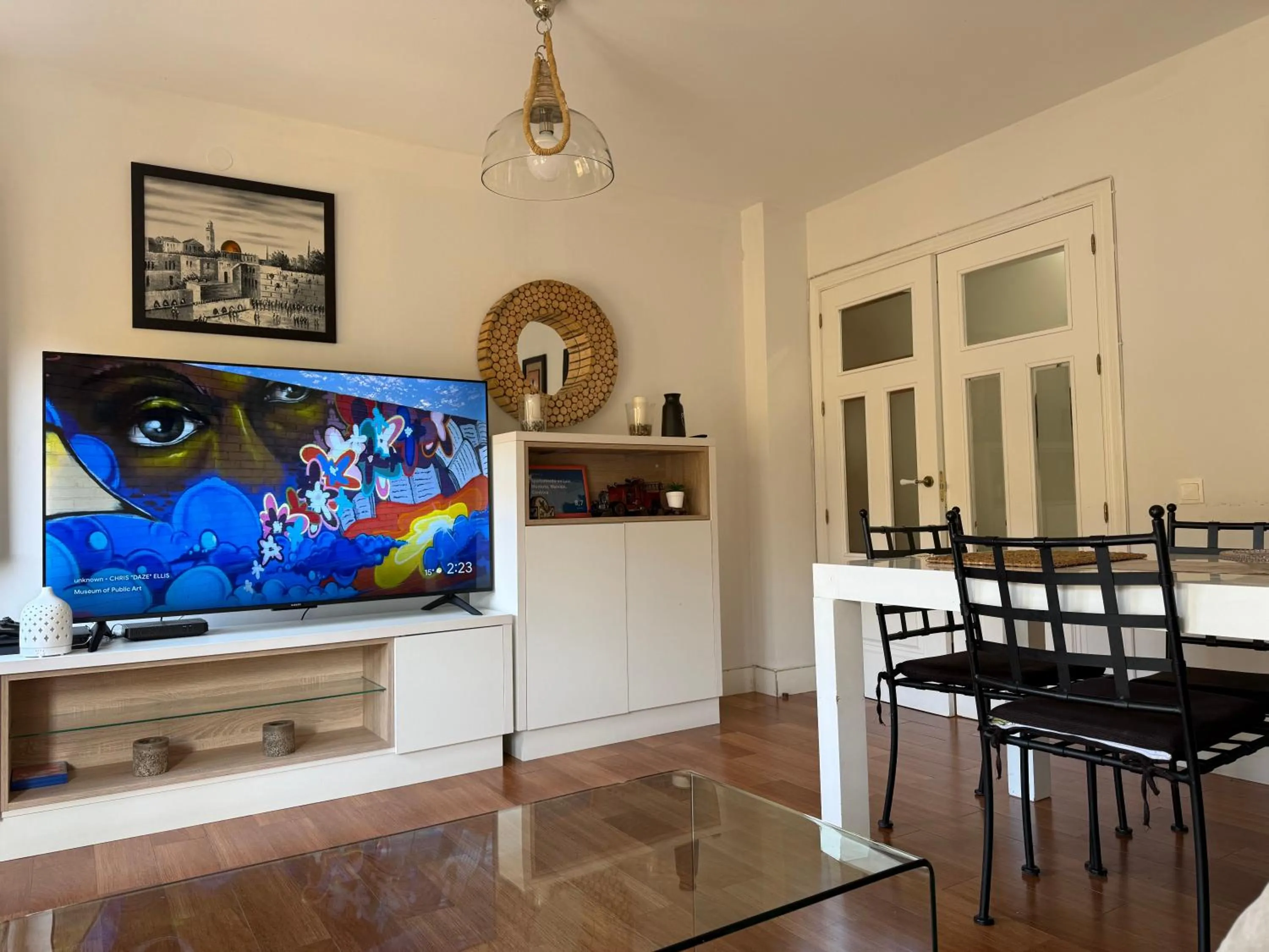 Three-Bedroom Apartment in Apartamento en Luis Montoto, Nervión. Céntrico